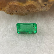 Natural Colombia Green Emerald (Beryl) Cut-Cornered Rectangular step cut 0.64ct 6.8 by 4.0 by 3.1mm - Huangs Jadeite and Jewelry Pte Ltd