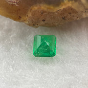 Natural Colombia Green Emerald (Beryl) Cut-Cornered Rectangular step cut 0.55ct 5.0 by 4.6 by 3.4mm - Huangs Jadeite and Jewelry Pte Ltd