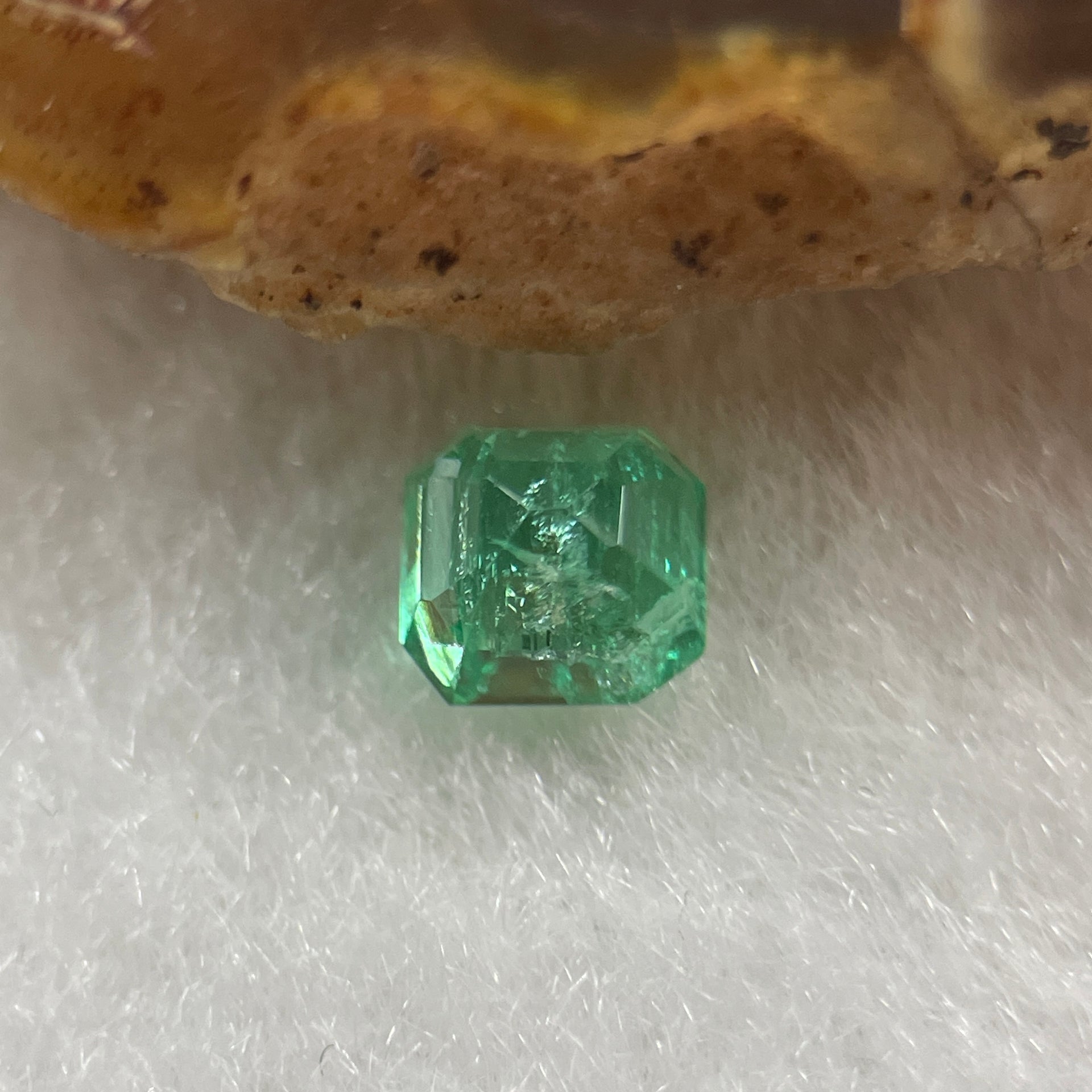 Natural Colombia Green Emerald (Beryl) Cut-Cornered Rectangular step cut 0.68ct 4.9 by 4.9 by 3.8mm - Huangs Jadeite and Jewelry Pte Ltd