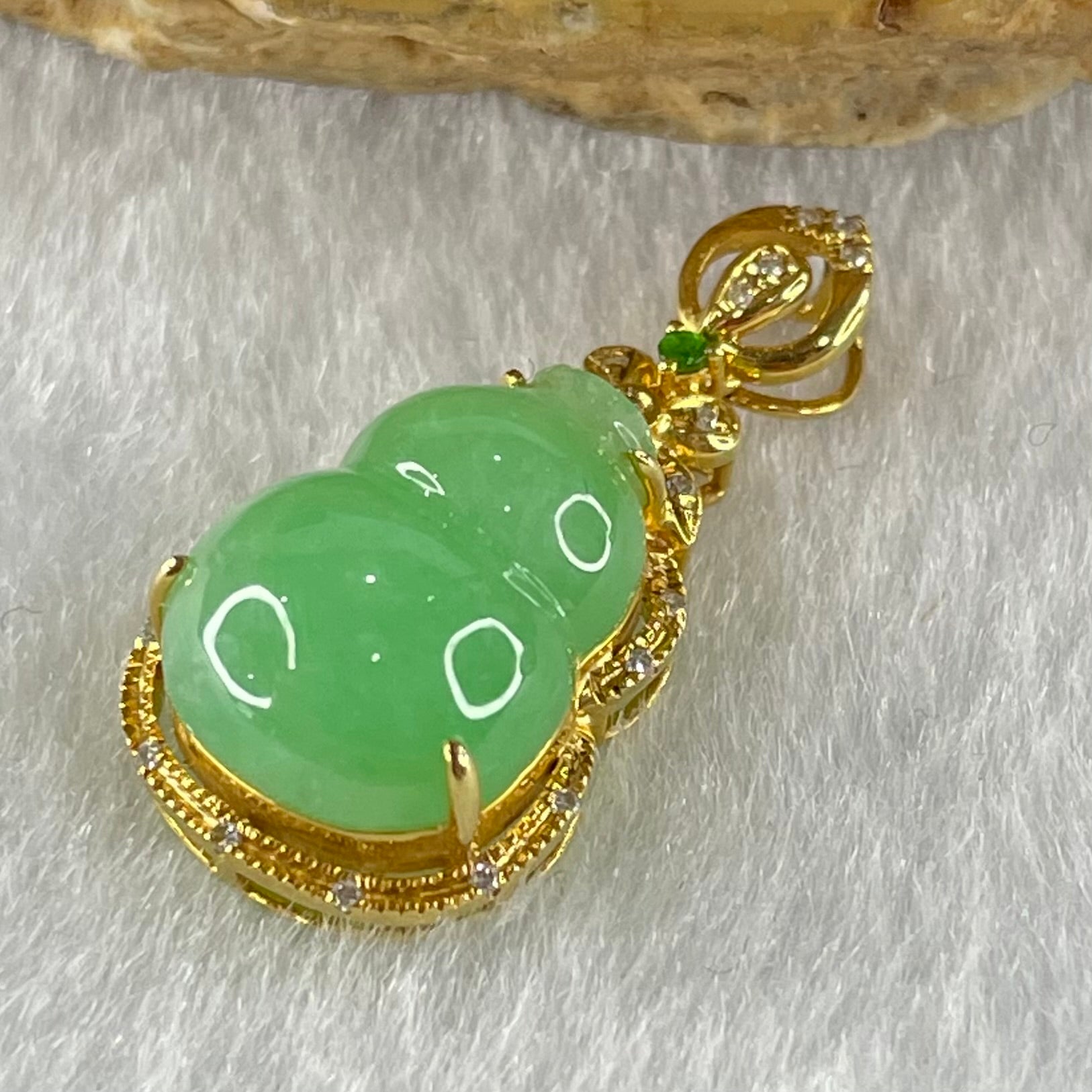 Type A Apple Green Jadeite Hulu and Diamonds 18K Yellow Gold Pendant 2.35g 13.2 by 9.5 by 4.5mm - Huangs Jadeite and Jewelry Pte Ltd