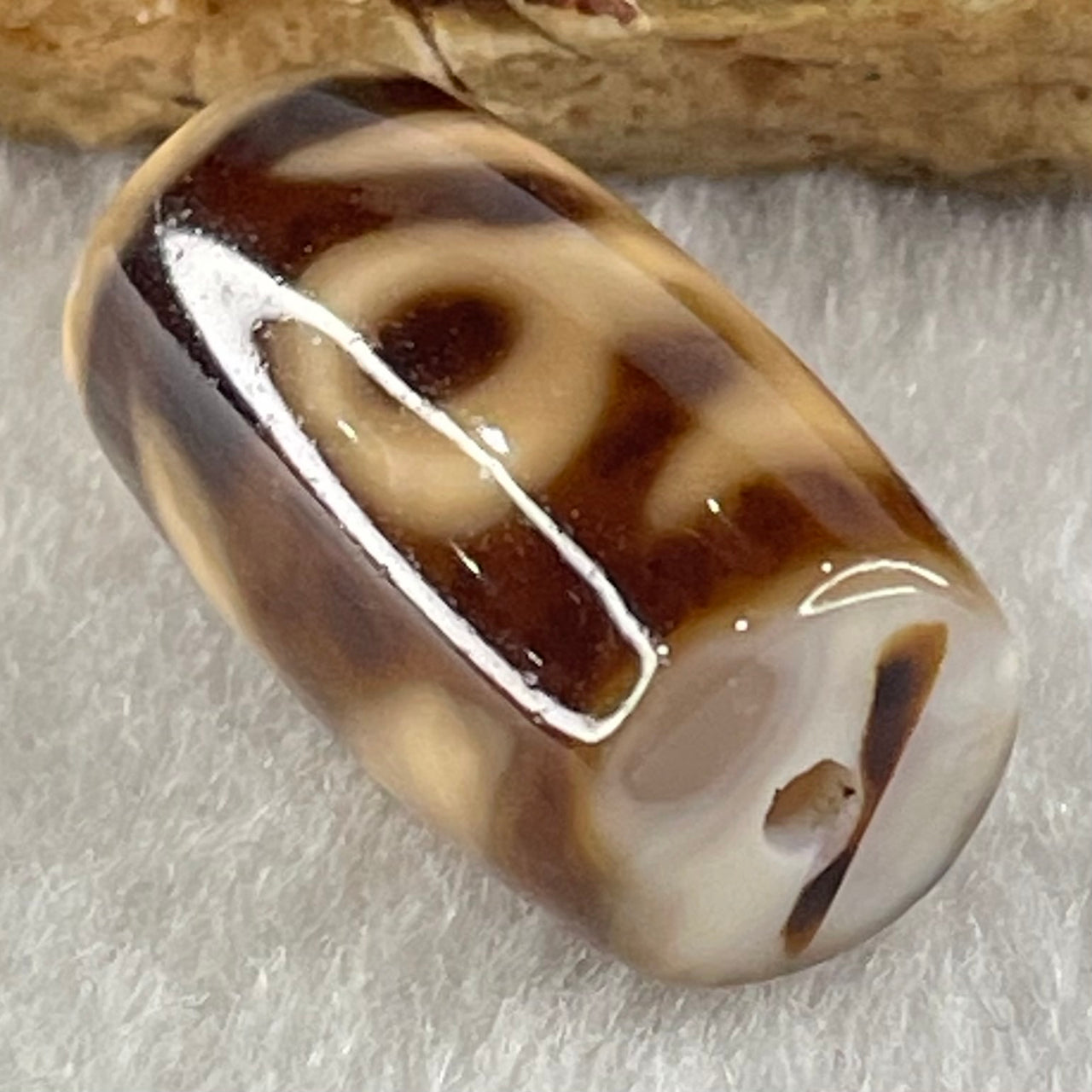 Natural Powerful Tibetan Old Oily Agate Patina Guiren Tairen Human Dzi Bead Totem Amulet Heavenly Master (Tian Zhu) 贵人天诛 4.64g 19.9 by  11.7mm - Huangs Jadeite and Jewelry Pte Ltd