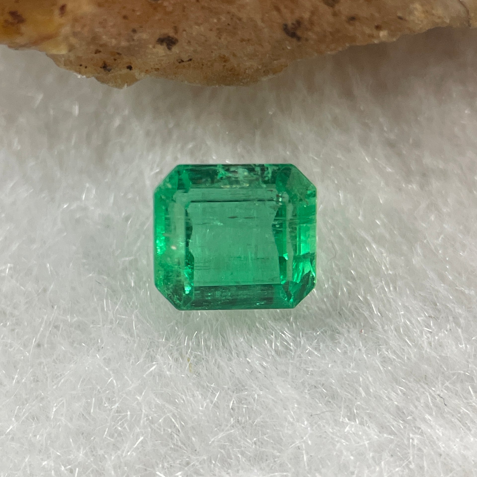 Natural Colombia Green Emerald (Beryl) Cut-Cornered Rectangular step cut 0.63ct 5.2 by 4.3 by 3.2mm - Huangs Jadeite and Jewelry Pte Ltd