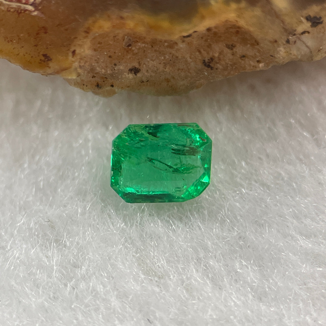 Natural Colombia Green Emerald (Beryl) Cut-Cornered Rectangular step cut 0.59ct 5.5 by 4.4 by 3.2mm - Huangs Jadeite and Jewelry Pte Ltd