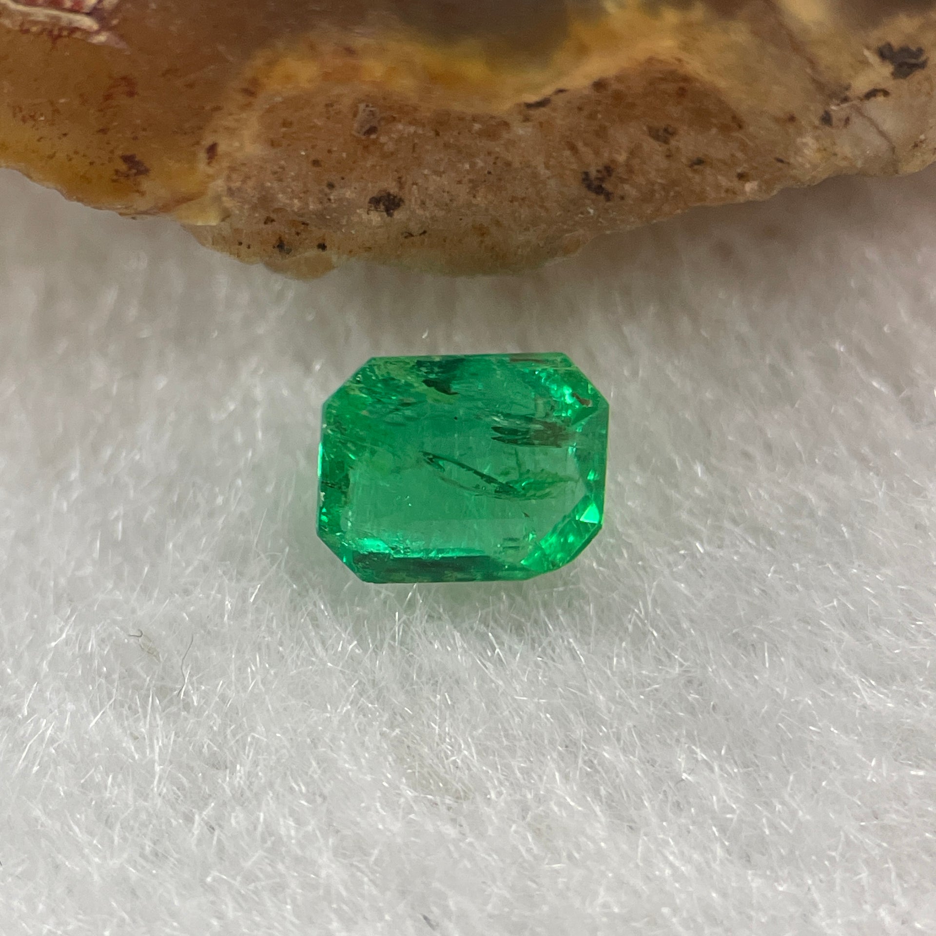 Natural Colombia Green Emerald (Beryl) Cut-Cornered Rectangular step cut 0.59ct 5.5 by 4.4 by 3.2mm - Huangs Jadeite and Jewelry Pte Ltd