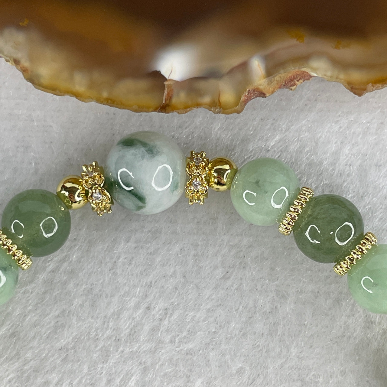 Natural Type A Translucent 4-Tone Green Jadeite Bracelet with Gold Fortune Cat Charm | 14.5cm Tailored Strand | 15-Piece Multi-Gradient "Man Tang Cai" Abundance Wrist Heirloom (20.77g, 7.8-9.5mm)