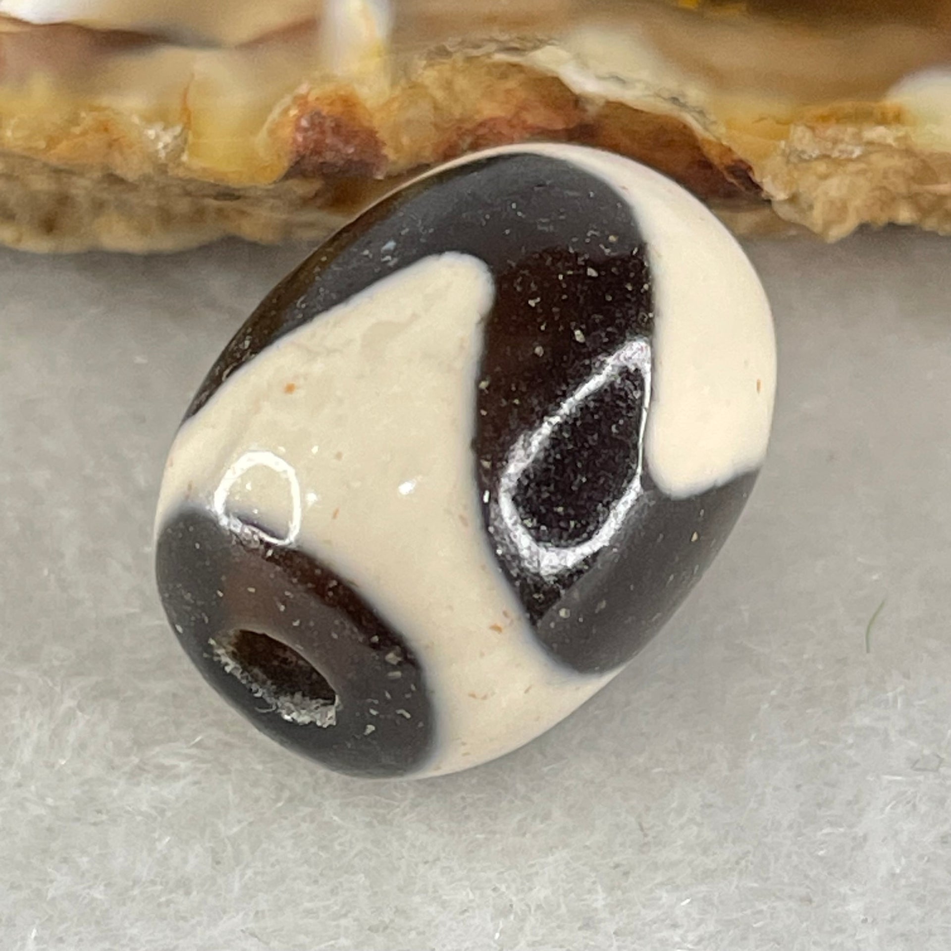 Natural Powerful Tibetan Old Oily Agate Tiger Tooth Daluo Dzi Bead Heavenly Master (Tian Zhu) 虎呀天诛 4.62g 17.6 by 13.1mm - Huangs Jadeite and Jewelry Pte Ltd