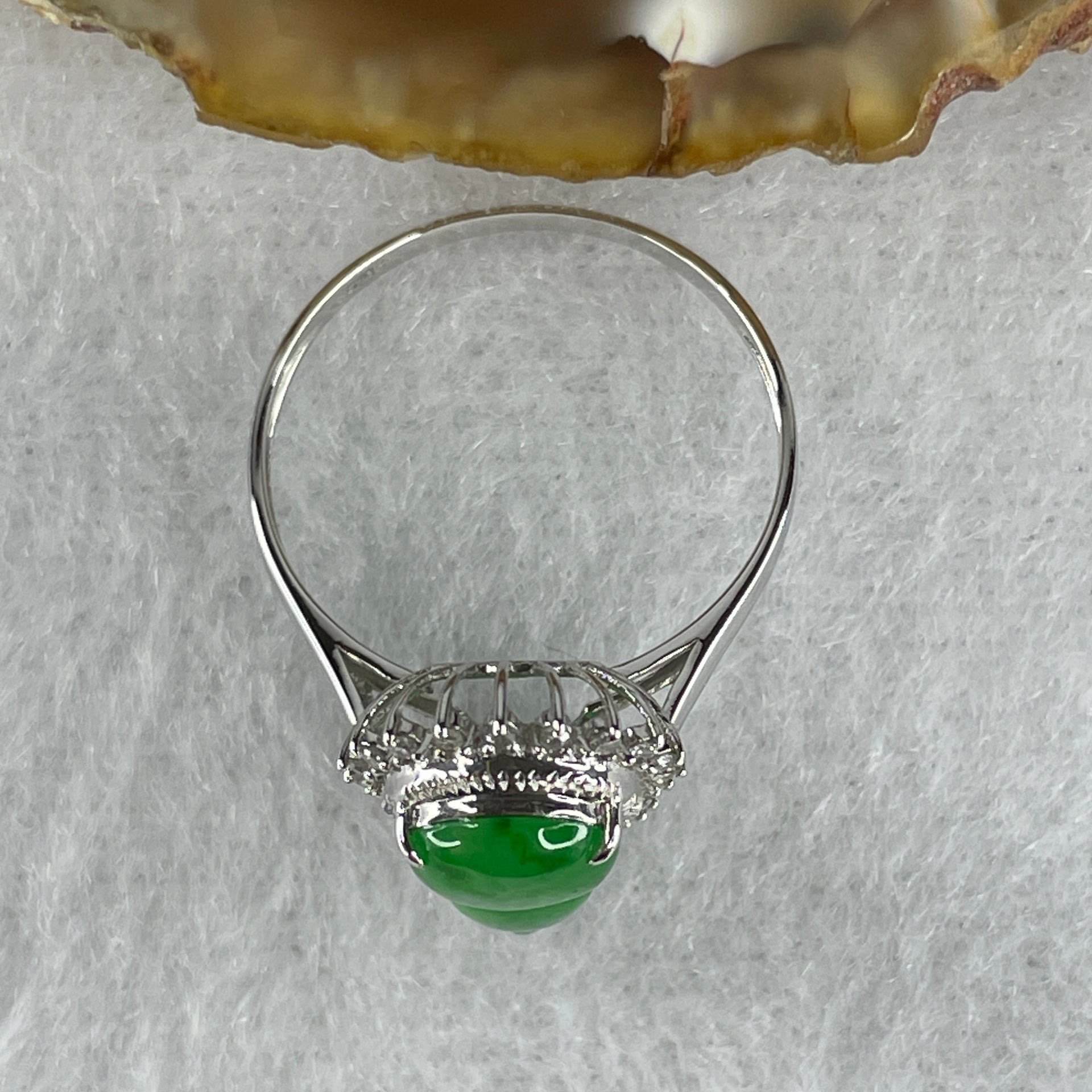 Type A Green Burmese jadeite Hulu ring in 18k white gold & natural diamonds 2.09g Ring Size: US 7 - Huangs Jadeite and Jewelry Pte Ltd