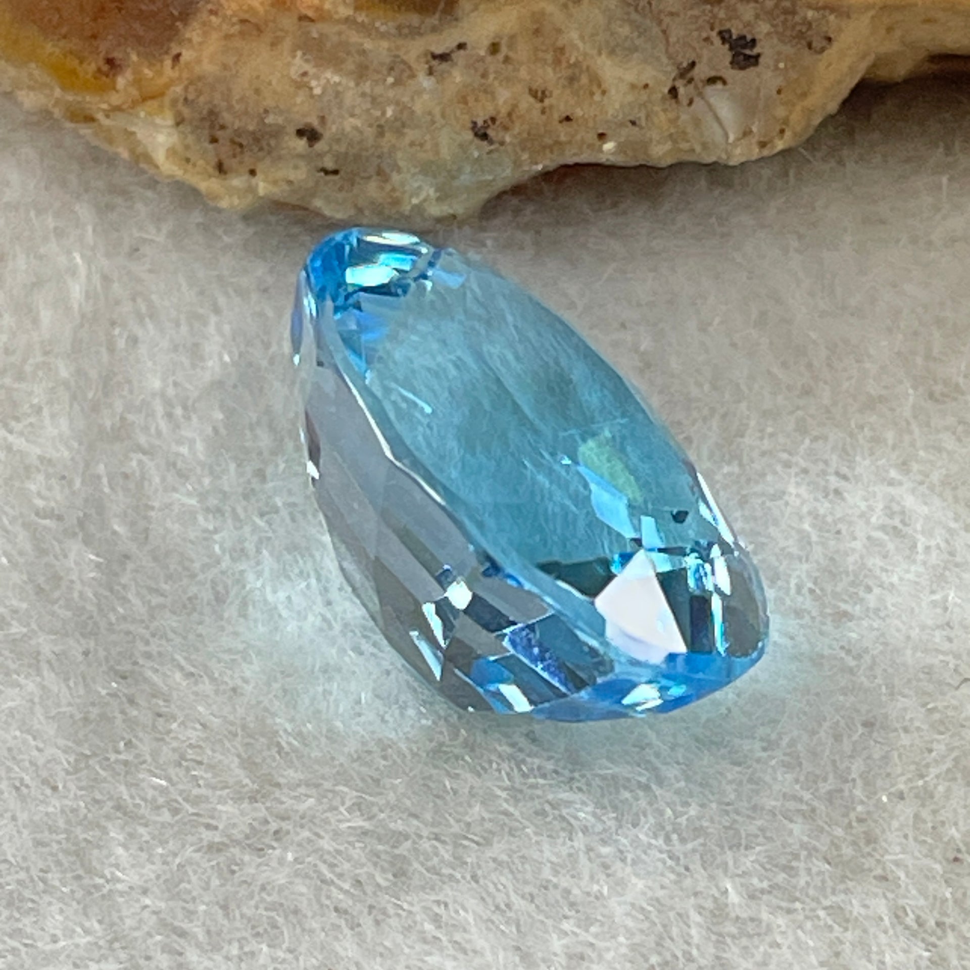 Natural Sky Blue Topaz Oval Shape 9.48ct 14.3 by 11.2 by 7.5mm - Huangs Jadeite and Jewelry Pte Ltd