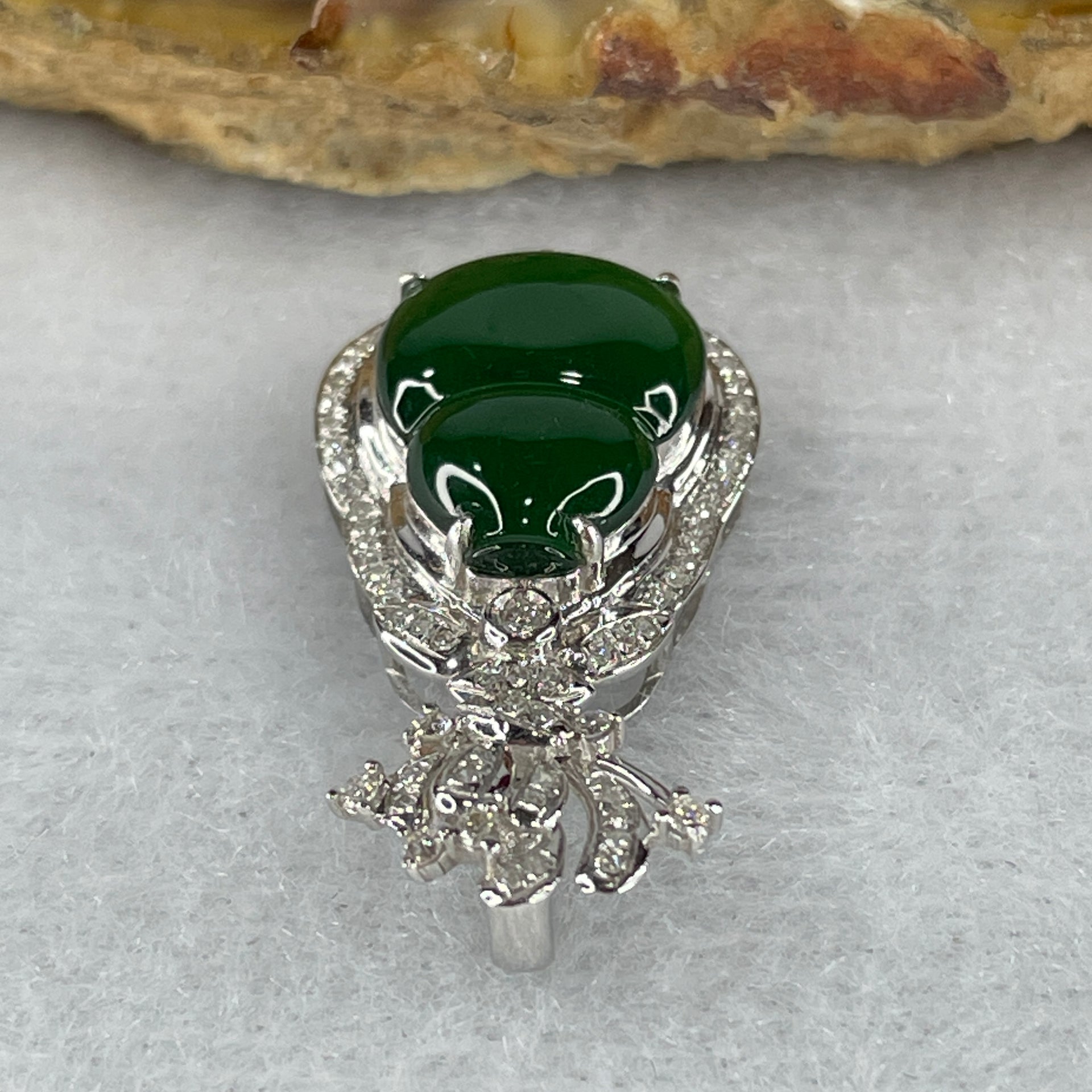 18K White Gold ICY Type A Green Omphasite Jadeite Hulu with Natural Diamonds Pendant 2.09g 27.3 by 13.8 by 6.7mm - Huangs Jadeite and Jewelry Pte Ltd