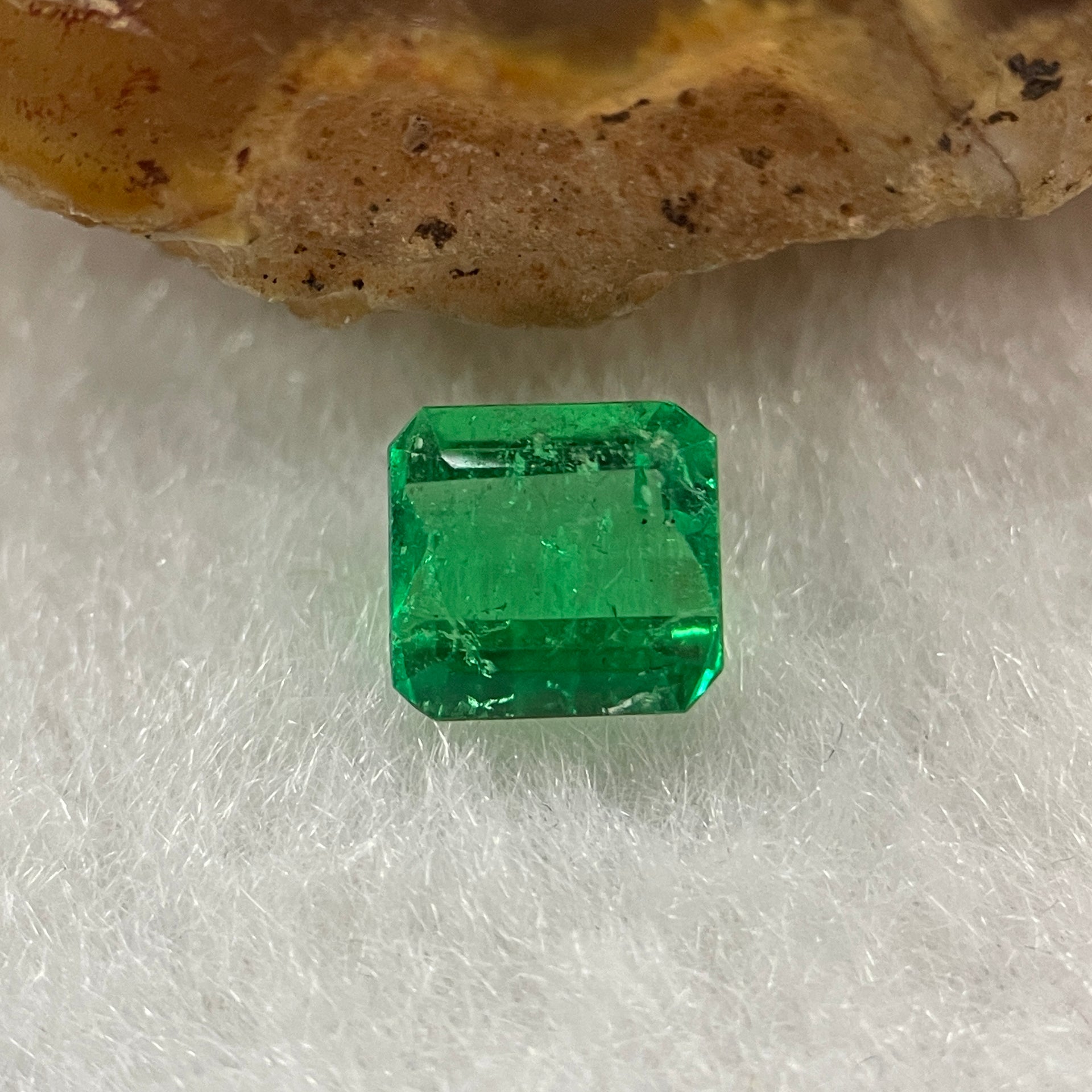Natural Colombia Green Emerald (Beryl) Cut-Cornered Rectangular step cut 0.63ct 5.3 by 4.7 by 3.7mm - Huangs Jadeite and Jewelry Pte Ltd
