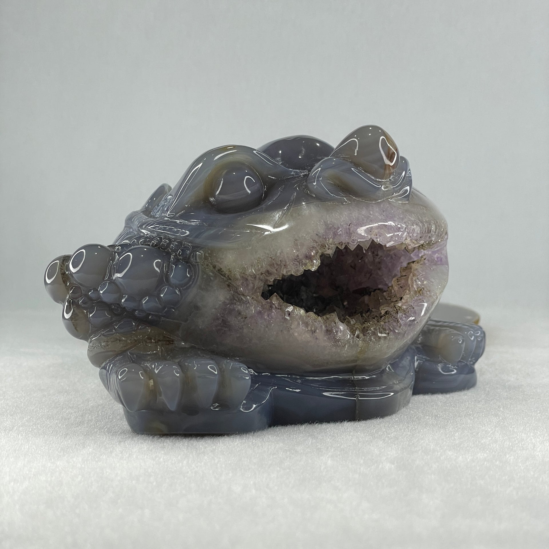 Natural Purpleish Wuji with White Agate with Amethyst 3 Legged Toast Display 1,382.4g 157.0 by 108.0 by 85.0mm - Huangs Jadeite and Jewelry Pte Ltd