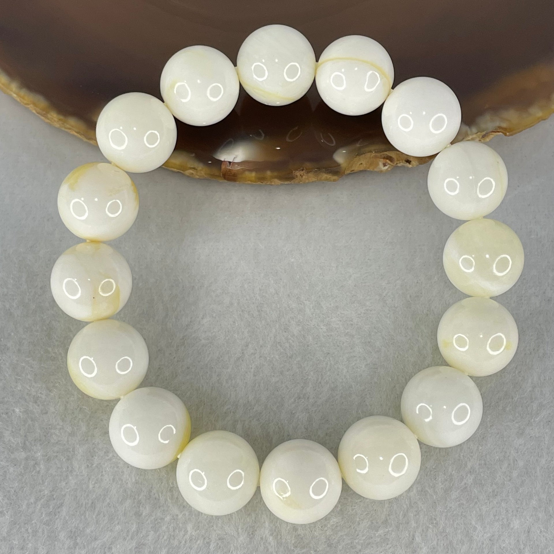Natural Tridacna Sea Shell Beads Bracelet 46.58g 17cm 12.5mm 16 Beads - Huangs Jadeite and Jewelry Pte Ltd
