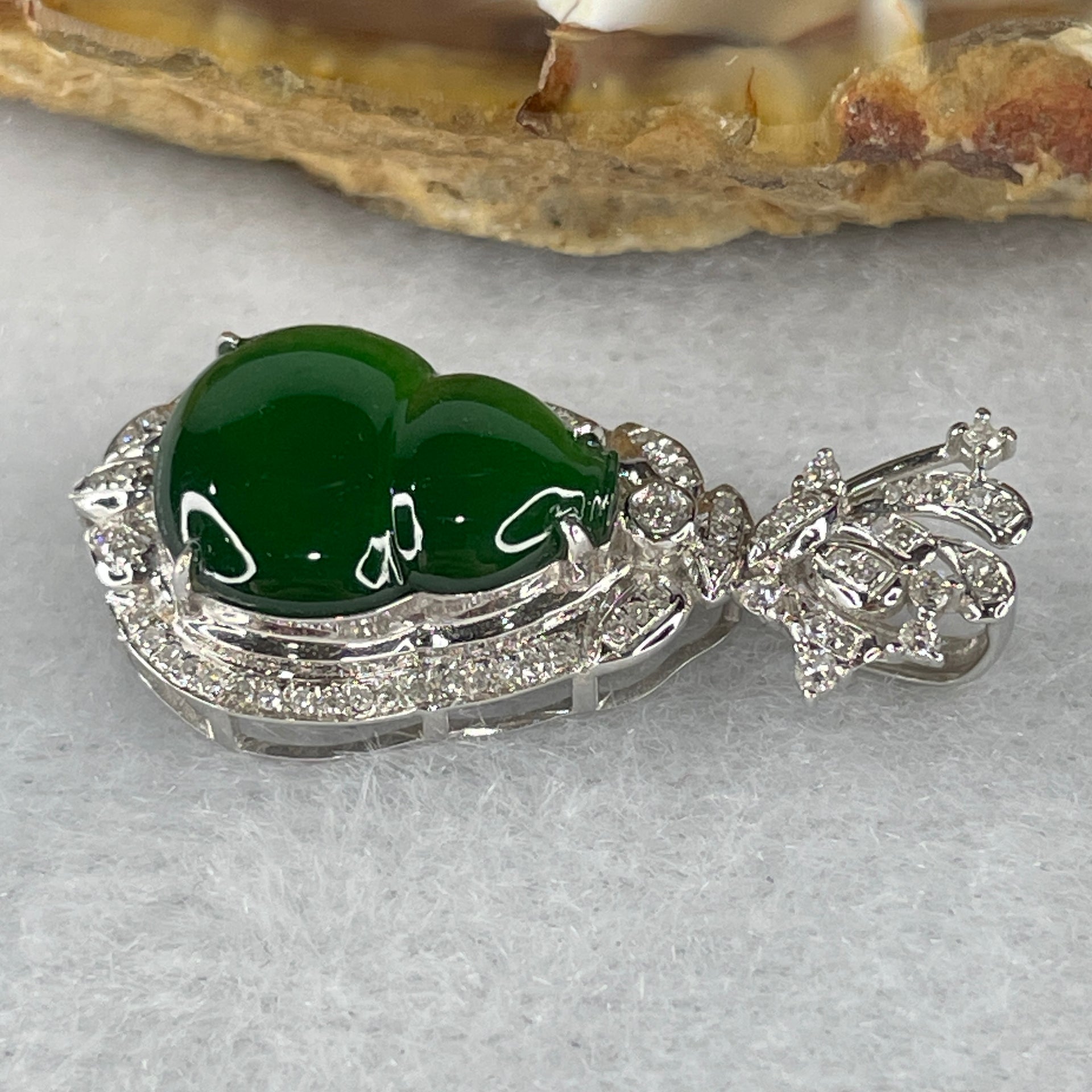 18K White Gold ICY Type A Green Omphasite Jadeite Hulu with Natural Diamonds Pendant 2.09g 27.3 by 13.8 by 6.7mm - Huangs Jadeite and Jewelry Pte Ltd