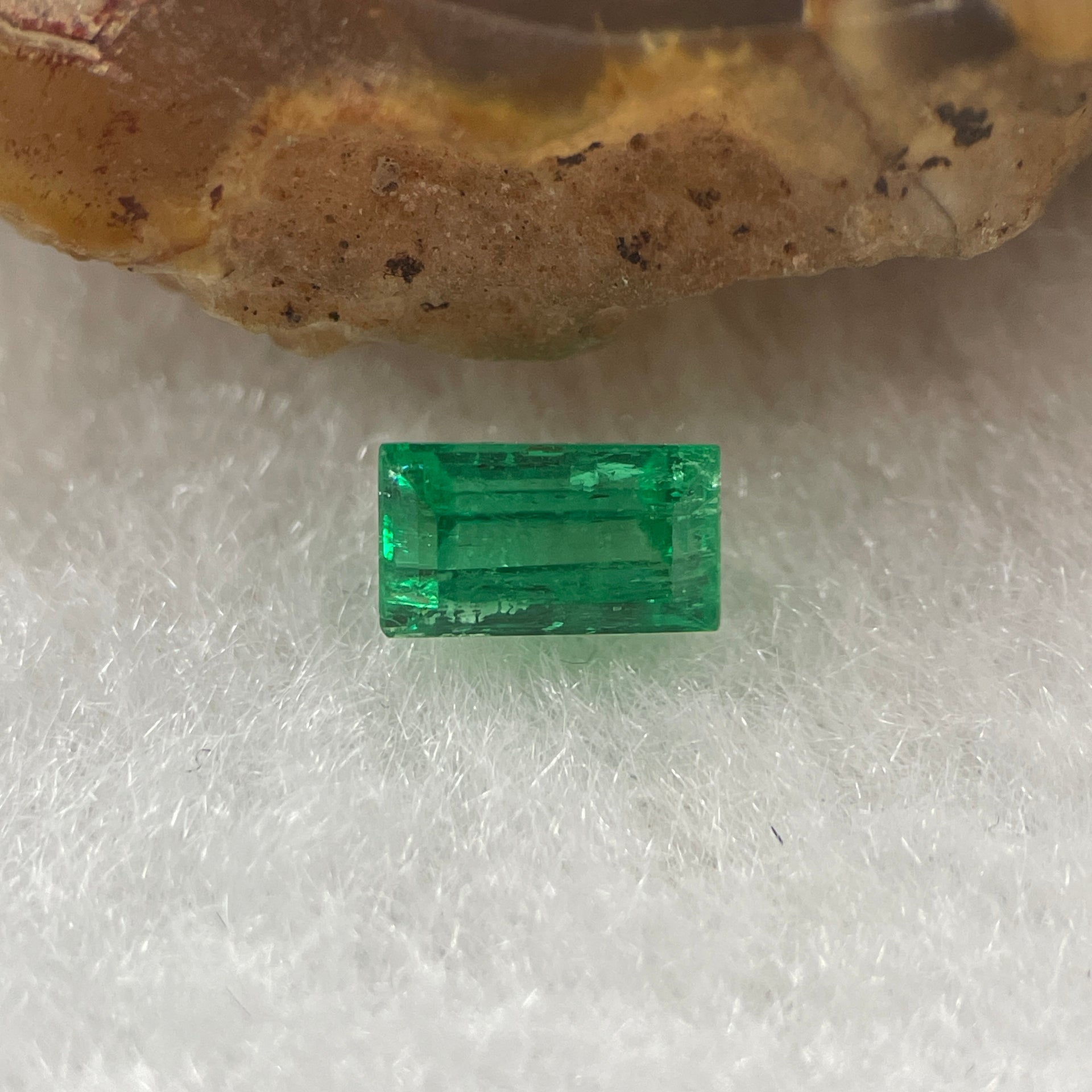 Natural Colombia Green Emerald (Beryl) Cut-Cornered Rectangular step cut 0.56ct 6.0 by 3.6 by 3.2mm - Huangs Jadeite and Jewelry Pte Ltd