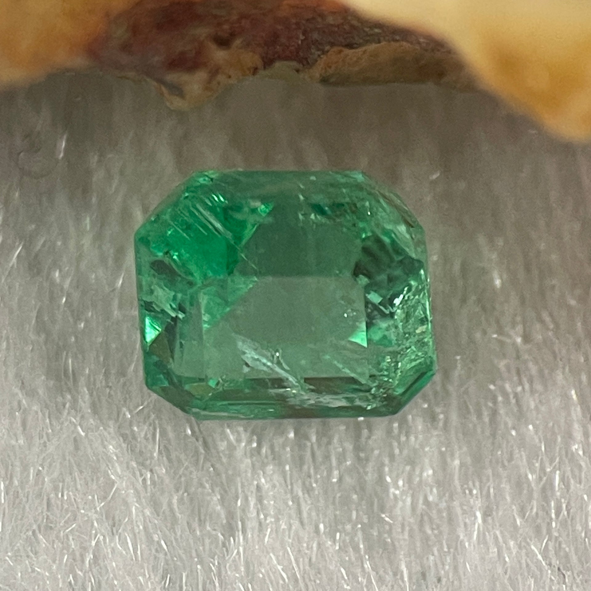 Natural Colombia Green Emerald (Beryl) Cut-Cornered Rectangular step cut 0.85ct 5.3 by 4.9 by 4.4mm - Huangs Jadeite and Jewelry Pte Ltd