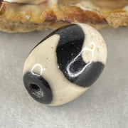 Natural Powerful Tibetan Old Oily Agate Tiger Tooth Daluo Dzi Bead Heavenly Master (Tian Zhu) 虎呀天诛 4.65g 17.5 by 13.1mm - Huangs Jadeite and Jewelry Pte Ltd