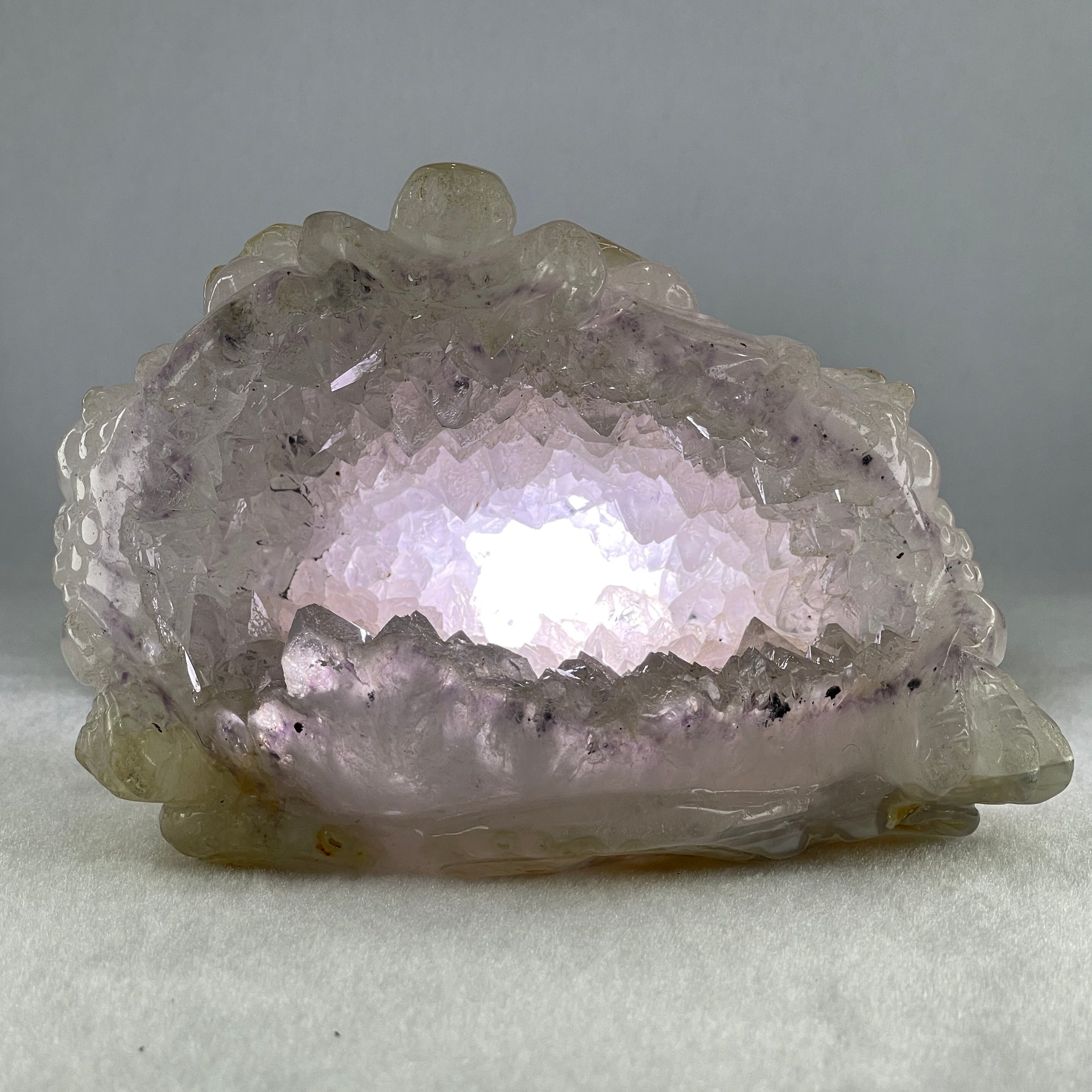 Natural White Agate with Amethyst 3 Legged Toast Display 904.3 140.0 by 91.0 by 94.0mm - Huangs Jadeite and Jewelry Pte Ltd