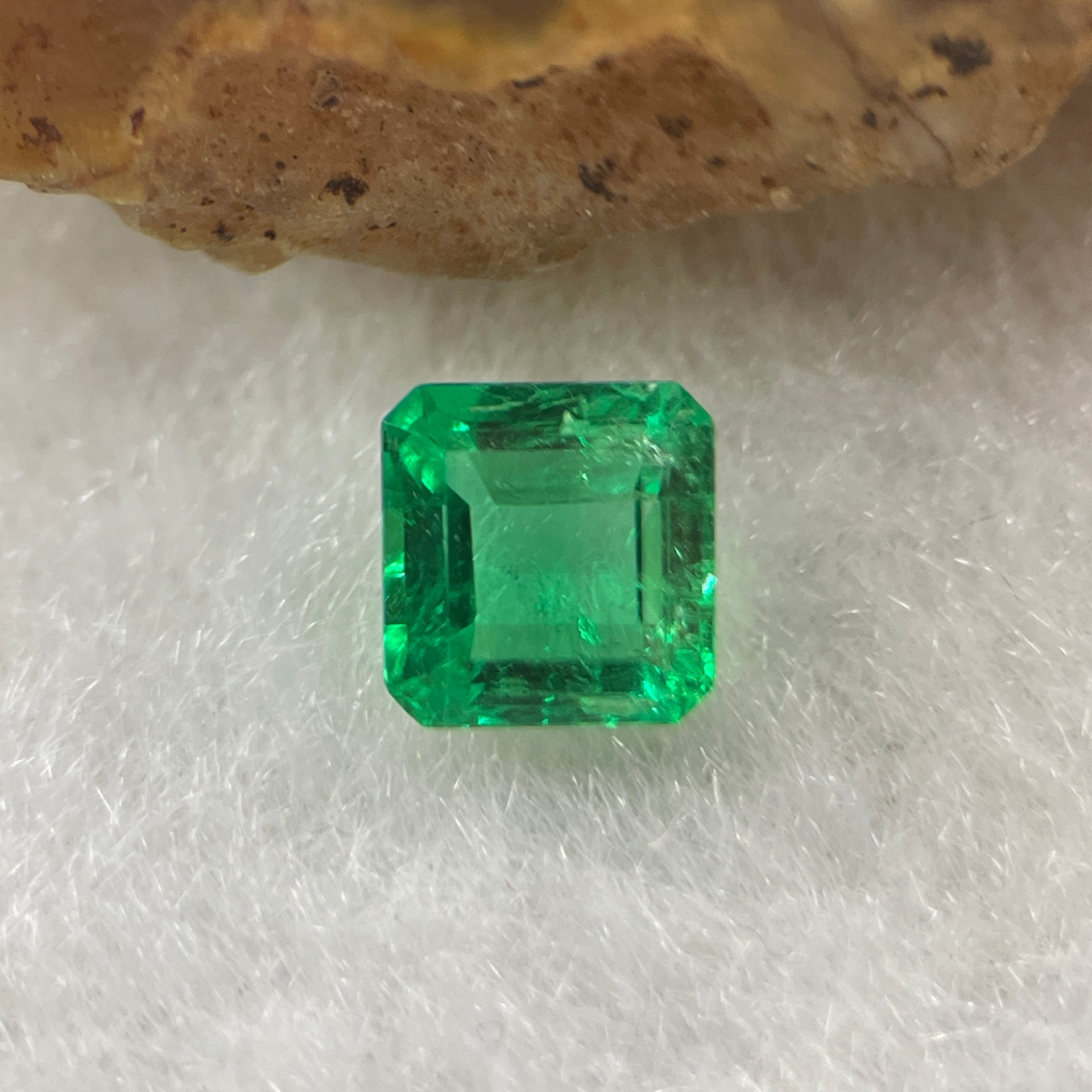 Natural Colombia Green Emerald (Beryl) Cut-Cornered Rectangular step cut 0.69ct 5.5 by 5.3 by 3.0mm - Huangs Jadeite and Jewelry Pte Ltd