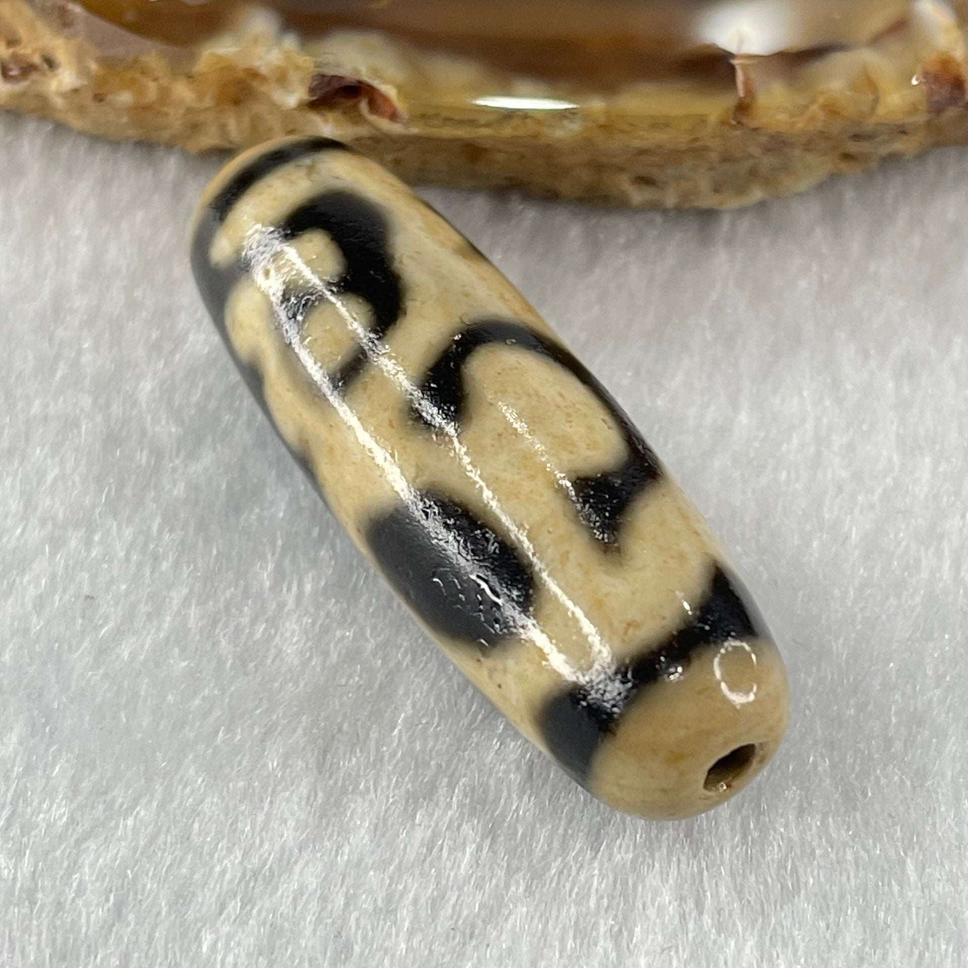 Natural Powerful Tibetan Old Oily Monkey Agate Dzi Bead Heavenly Master (Tian Zhu) 猴天珠 9.14g 37.8 by 12.5mm - Huangs Jadeite and Jewelry Pte Ltd