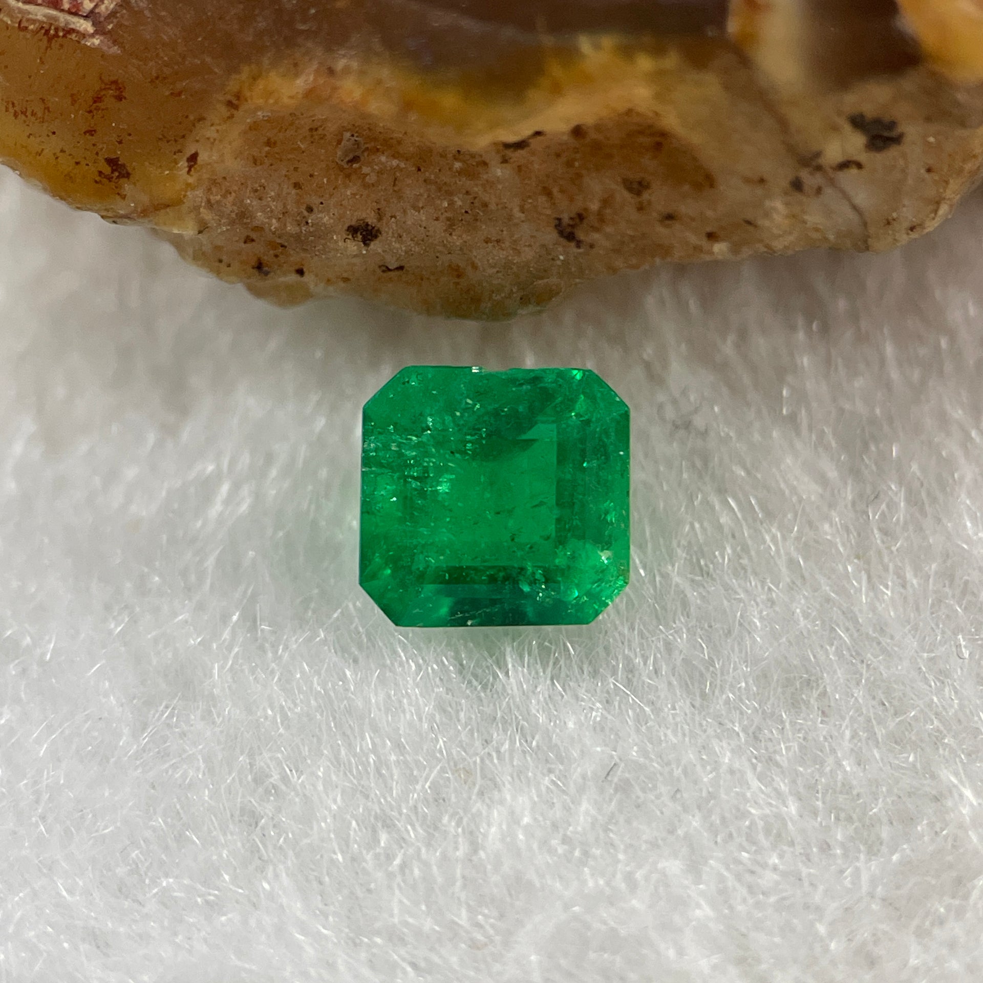 Natural Colombia Green Emerald (Beryl) Cut-Cornered Rectangular step cut 0.59ct 5.3 by 5.1 by 3.2mm - Huangs Jadeite and Jewelry Pte Ltd