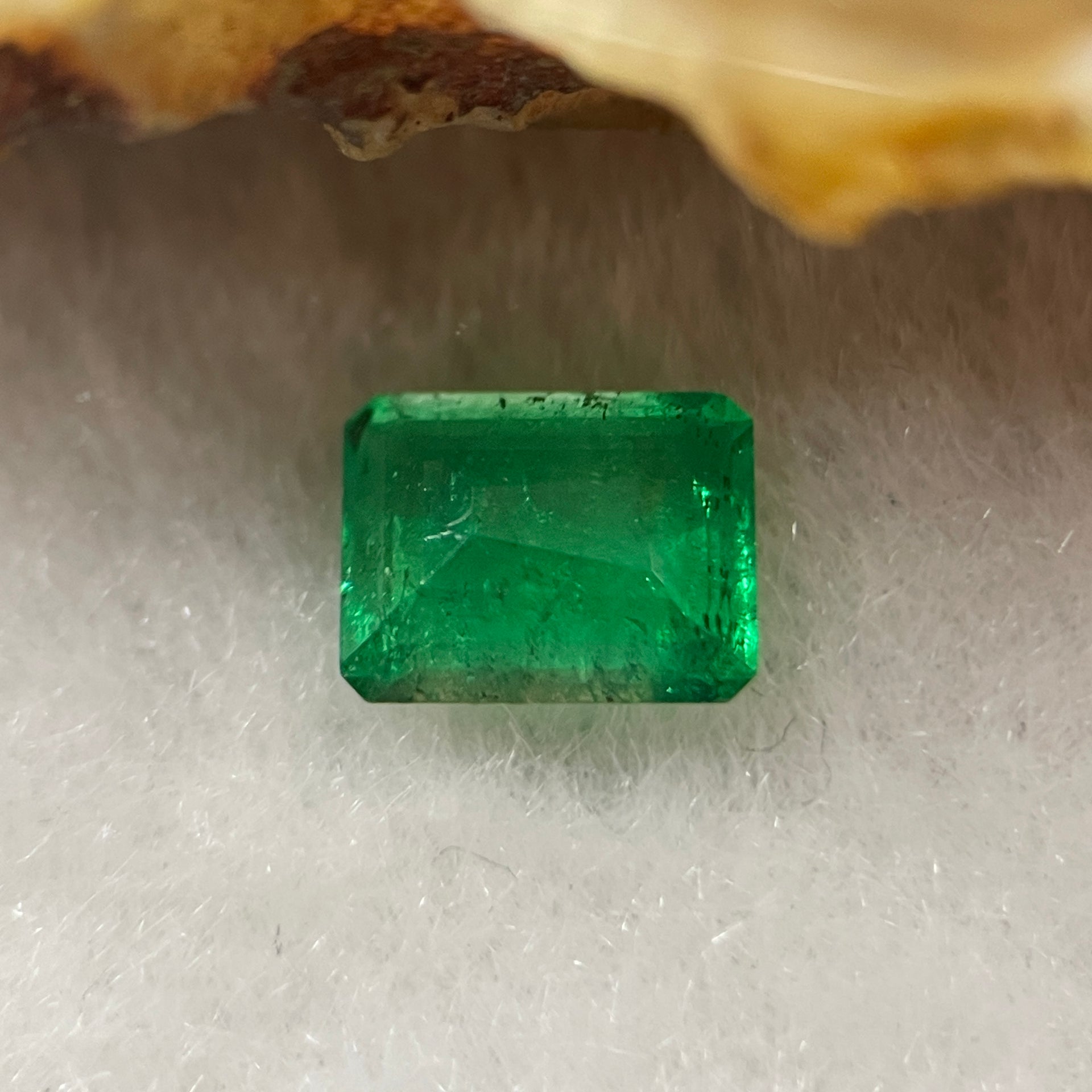 Natural Colombia Green Emerald (Beryl) Cut-Cornered Rectangular step cut 0.72ct 6.6 by 5.3 by 2.4mm - Huangs Jadeite and Jewelry Pte Ltd