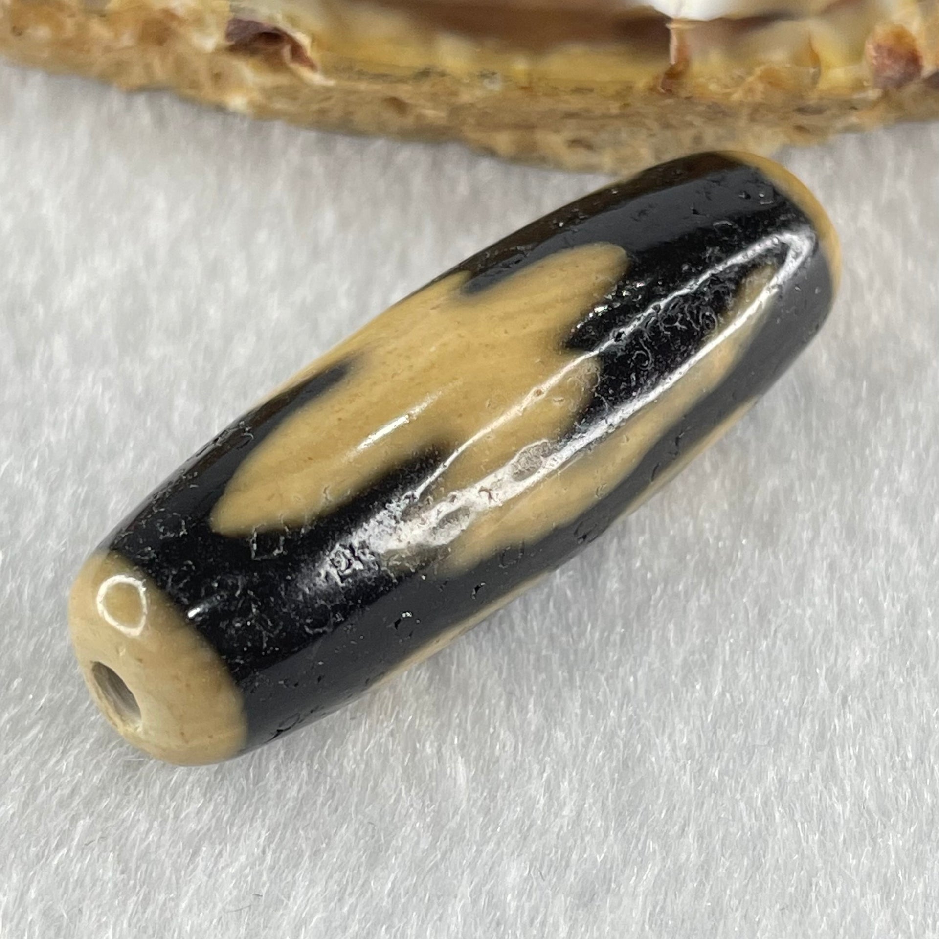 Natural Powerful Tibetan Old Oily Agate 5 Bats Dzi Bead Heavenly Master (Tian Zhu) 五个蝙蝠天诛 8.87g 36.7 by 12.3mm - Huangs Jadeite and Jewelry Pte Ltd