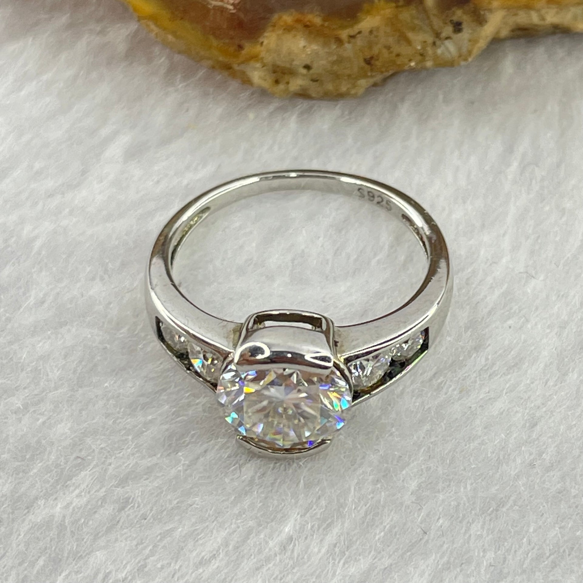 Colourless Cubic Zirconia with Crystals In S925 Sliver Ring 2.58g 7.8 by 5.6mm US5.5 HK12 - Huangs Jadeite and Jewelry Pte Ltd