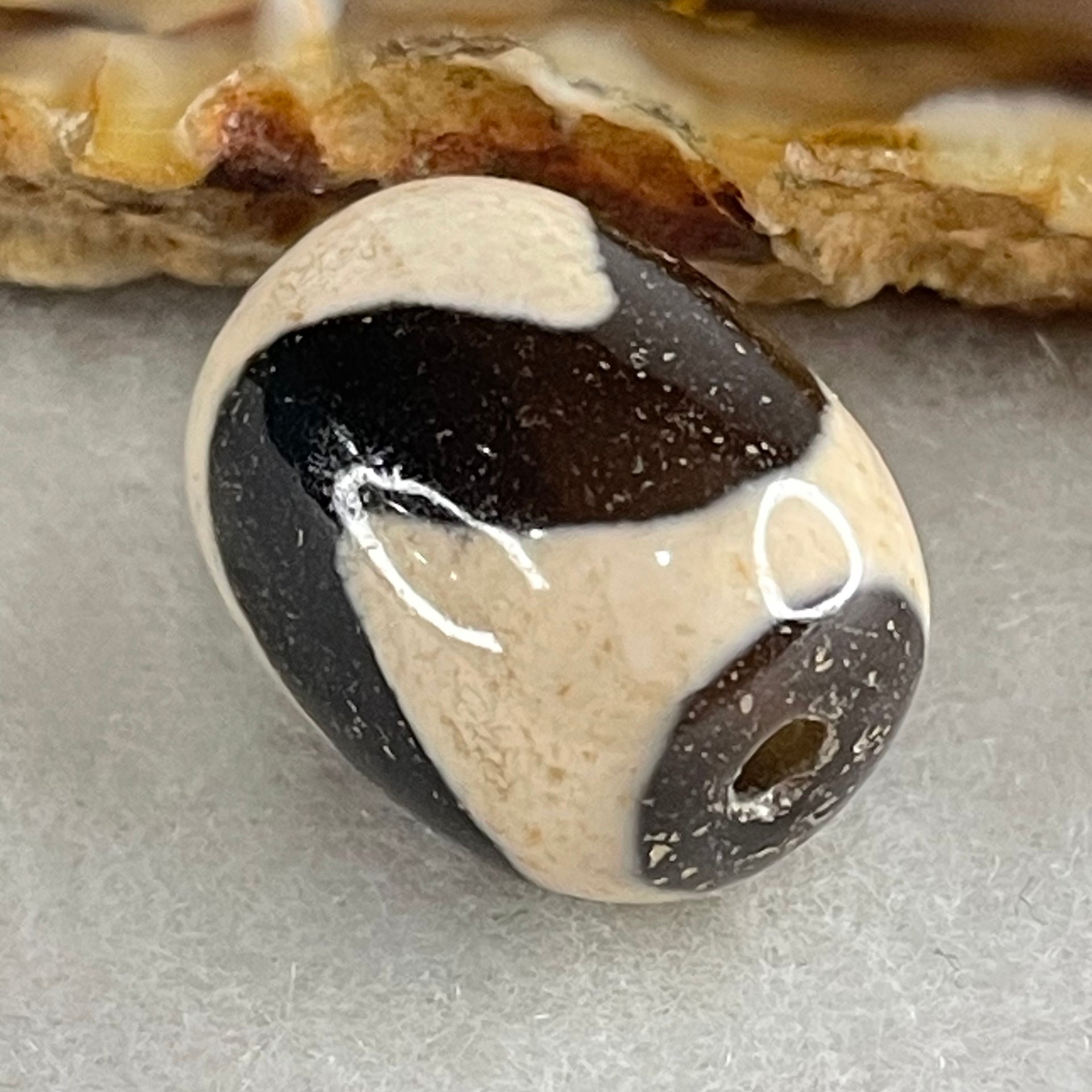 Natural Powerful Tibetan Old Oily Agate Tiger Tooth Daluo Dzi Bead Heavenly Master (Tian Zhu) 虎呀天诛 4.83g 17.5 by 13.3mm - Huangs Jadeite and Jewelry Pte Ltd