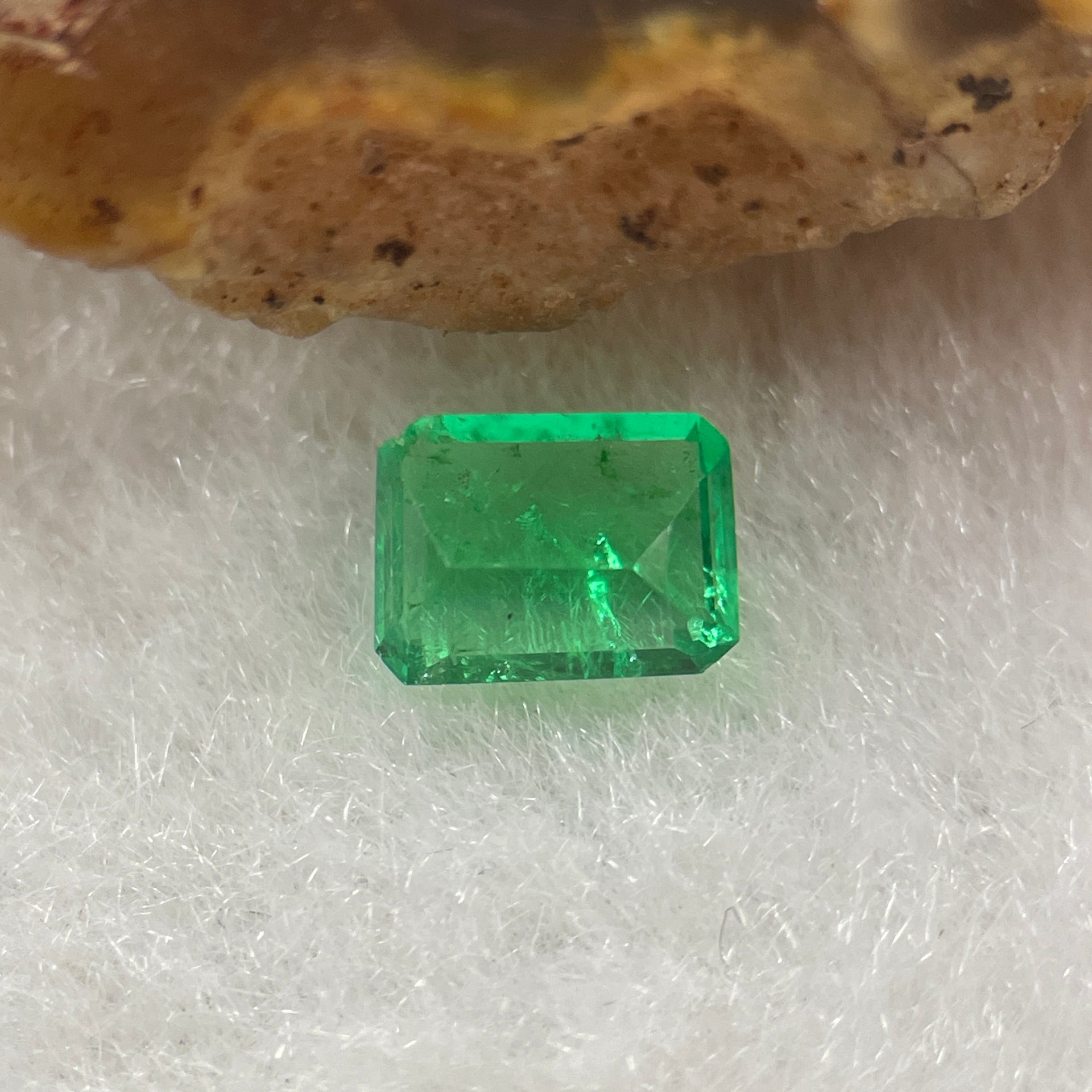 Natural Colombia Green Emerald (Beryl) Cut-Cornered Rectangular step cut 0.52ct 6.1 by 4.6 by 2.5mm - Huangs Jadeite and Jewelry Pte Ltd