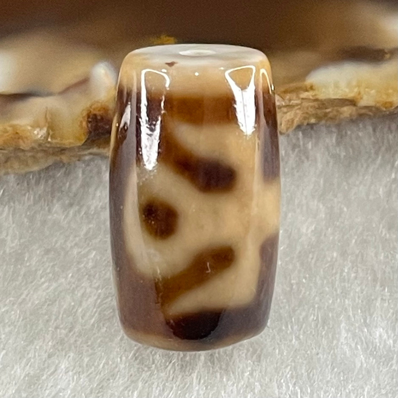 Natural Powerful Tibetan Old Oily Agate Patina Guiren Tairen Human Dzi Bead Totem Amulet Heavenly Master (Tian Zhu) 贵人天诛 4.73g 19.8 by 11.7mm - Huangs Jadeite and Jewelry Pte Ltd