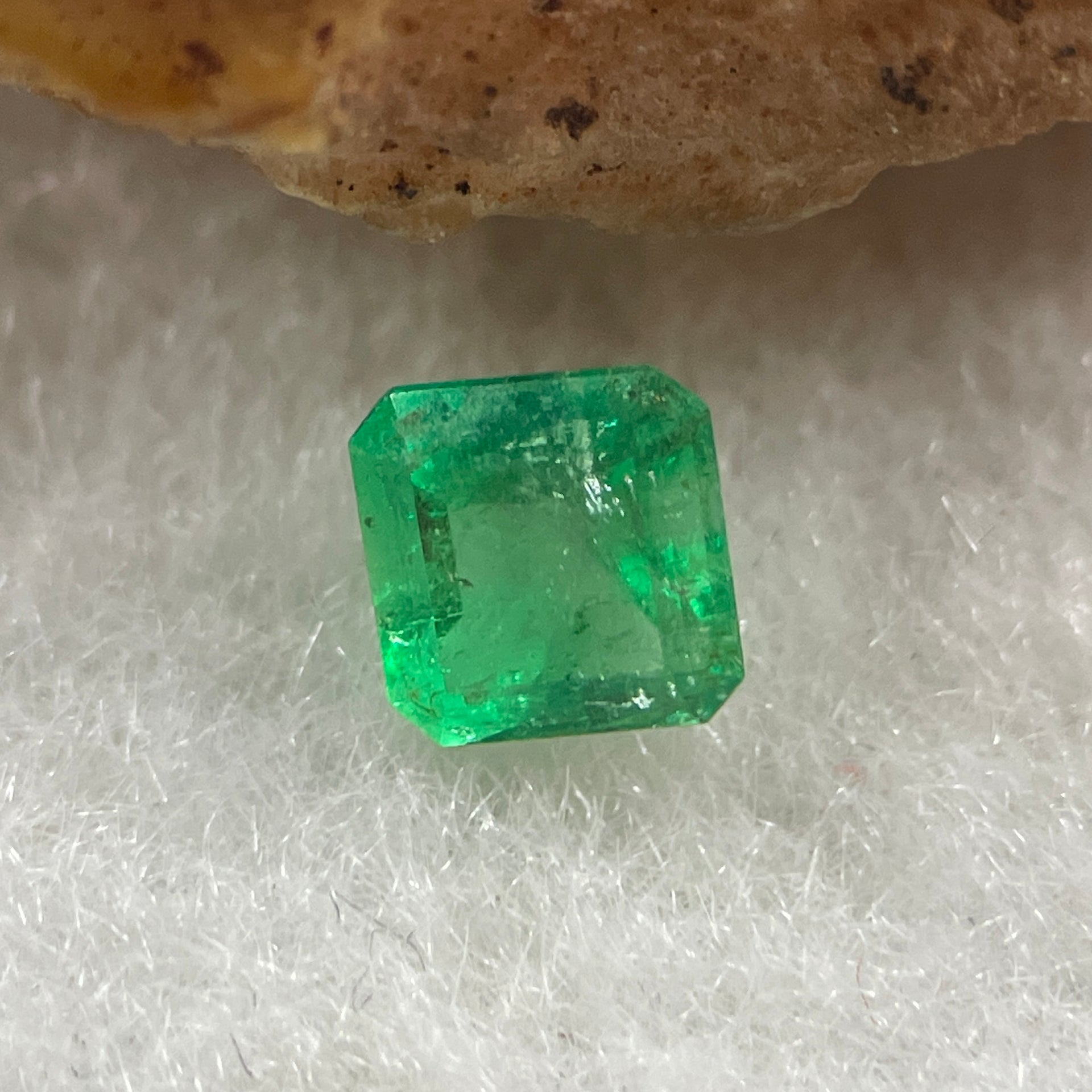 Natural Colombia Vivid Green Emerald (Beryl) Cut-Cornered Square Step cut 0.43ct 4.6 by 4.5 by 3.2mm - Huangs Jadeite and Jewelry Pte Ltd