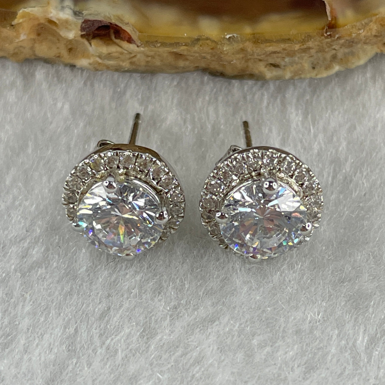 1.0Ct Colourless Round Brilliant Diameter 6.0mm VVS1 Excellent Cut Moissanite Excellent Polish Excellent Symmetry None Florescence in S925 Sliver Earring