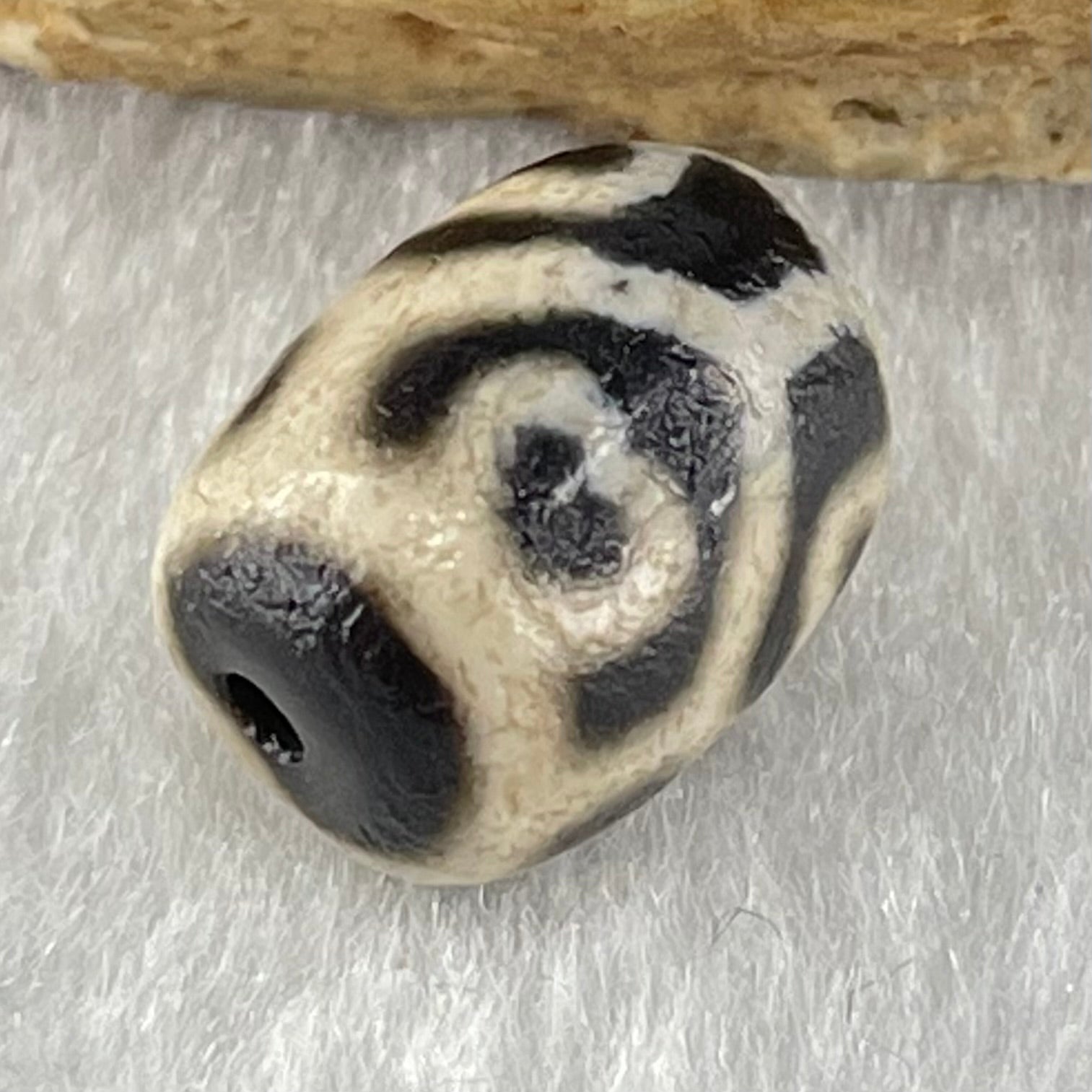 Natural Powerful Tibetan Old Oily Agate Tortoise Shell 6 Hearts Dzi Bead Heavenly Master (Tian Zhu) 龟壳六心天珠 2.11g 13.5 by 10.2mm - Huangs Jadeite and Jewelry Pte Ltd