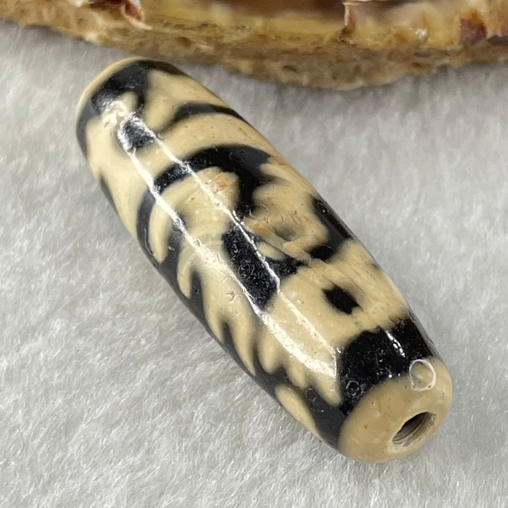 Natural Powerful Tibetan Old Oily Agate Vermilion Bird Fire Element Dzi Bead Heavenly Master (Tian Zhu) 朱雀天珠 8.74g 37.5 by 12.3mm - Huangs Jadeite and Jewelry Pte Ltd