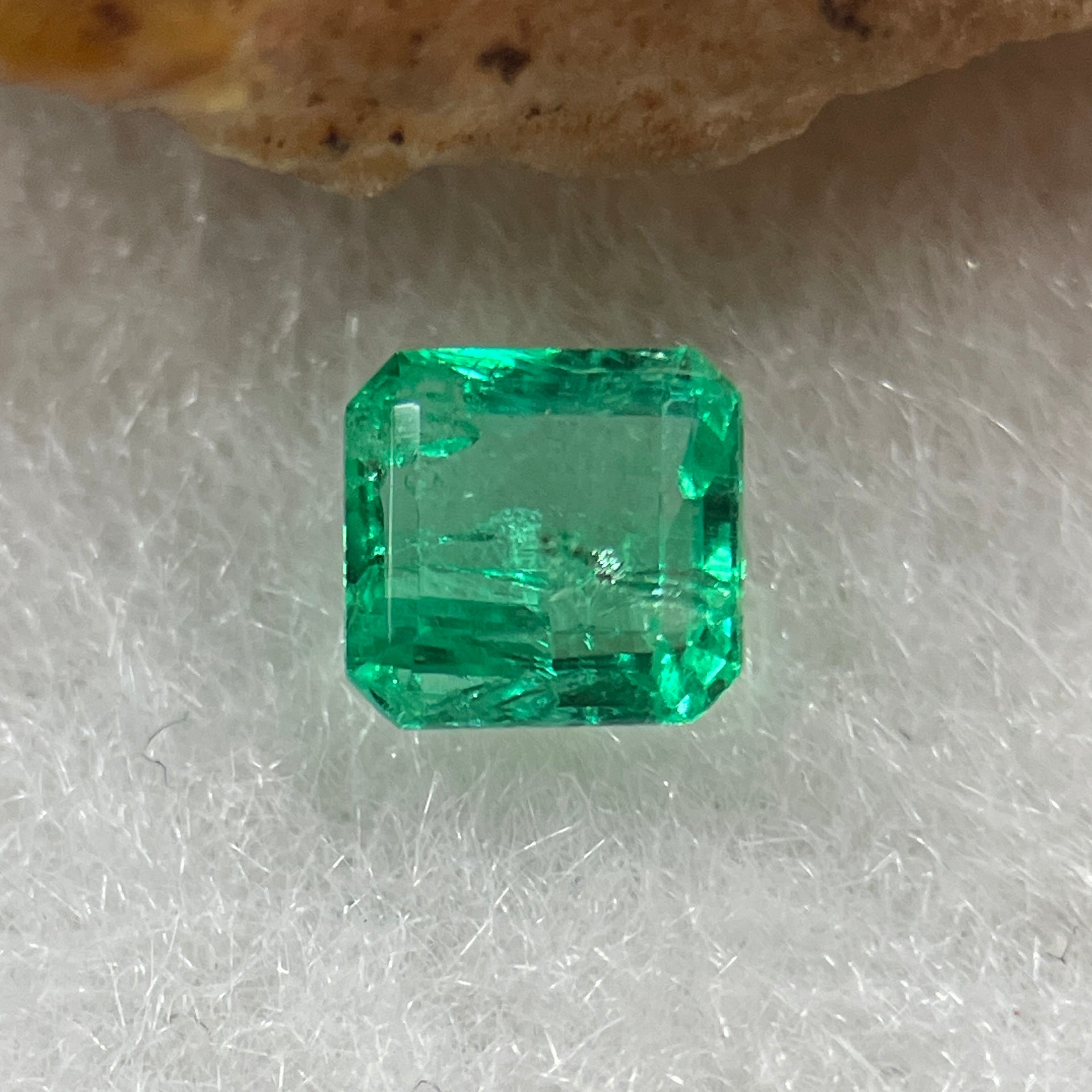 Natural Colombia Vivid Green Emerald (Beryl) Cut-Cornered Square Step cut 0.43ct 4.7 by 4.6 by 2.6mm - Huangs Jadeite and Jewelry Pte Ltd