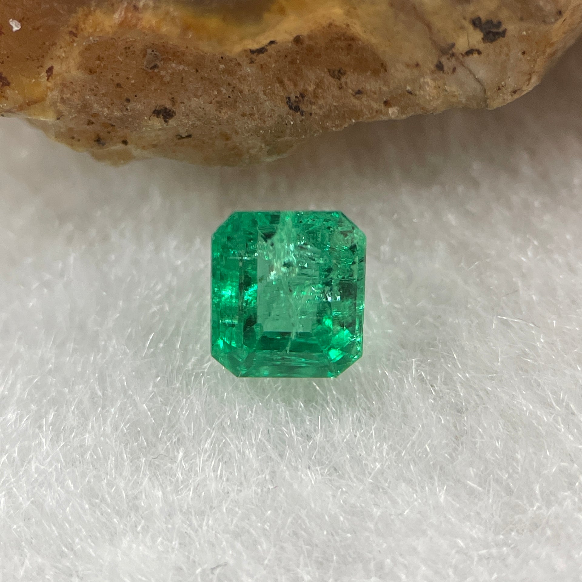 Natural Colombia Green Emerald (Beryl) Cut-Cornered Rectangular step cut 0.64ct 4.9 by 4.7 by 3.7mm - Huangs Jadeite and Jewelry Pte Ltd