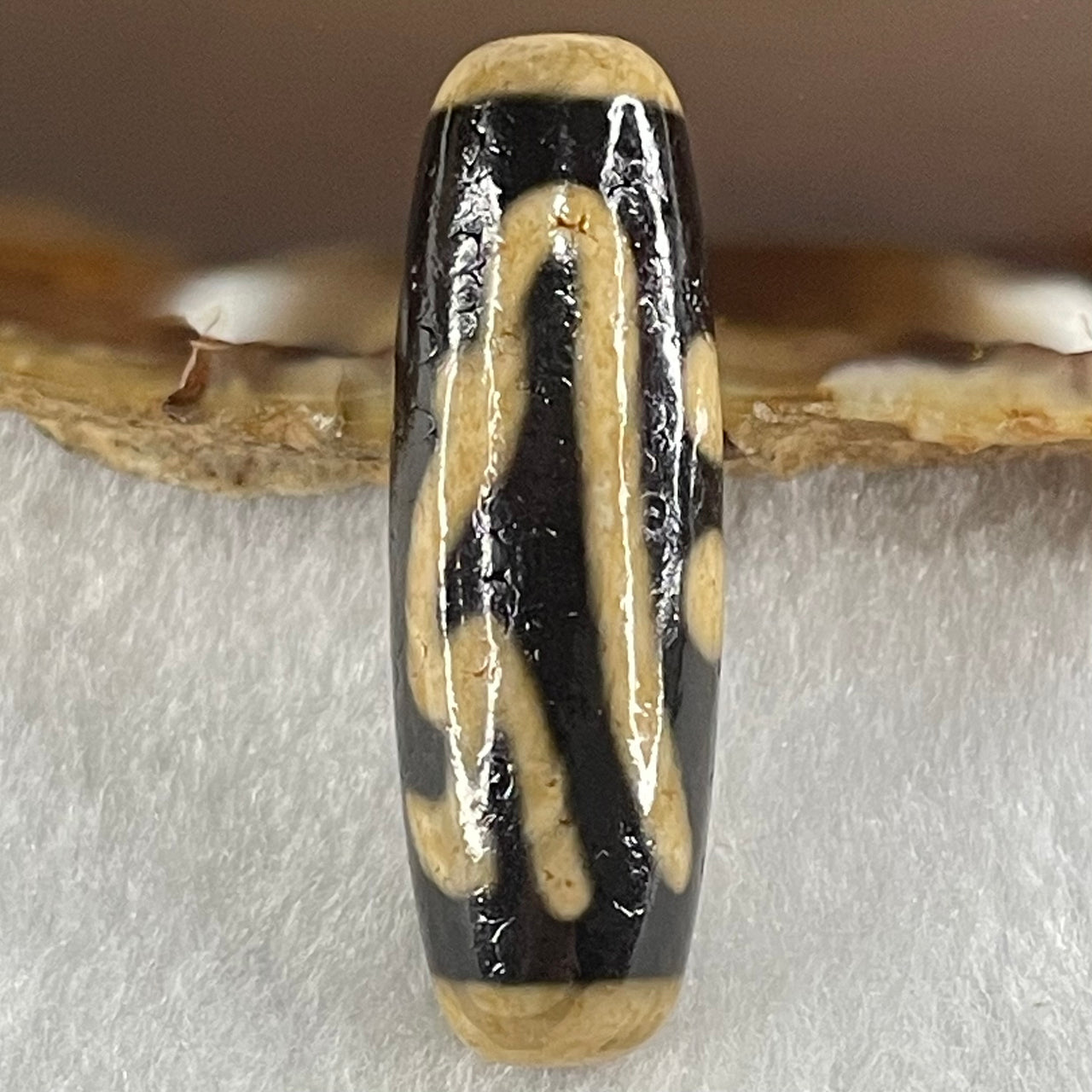 Natural Powerful Tibetan Old Oily Agate Thousand Hand Zha Ji La Mu Dzi Bead Heavenly Master (Tian Zhu) 千手扎基拉姆天珠 9.03g 39.9 by 12.4mm - Huangs Jadeite and Jewelry Pte Ltd