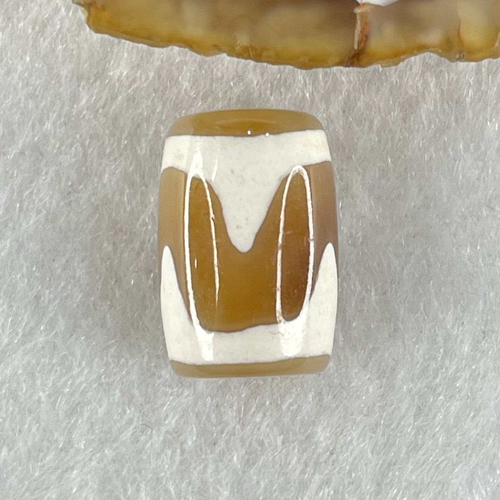 Natural Powerful Tibetan Old Oily Agate Tiger Tooth Daluo Dzi Bead Heavenly Master (Tian Zhu) 虎呀天诛 3.27g 15.7 by 10.8mm - Huangs Jadeite and Jewelry Pte Ltd