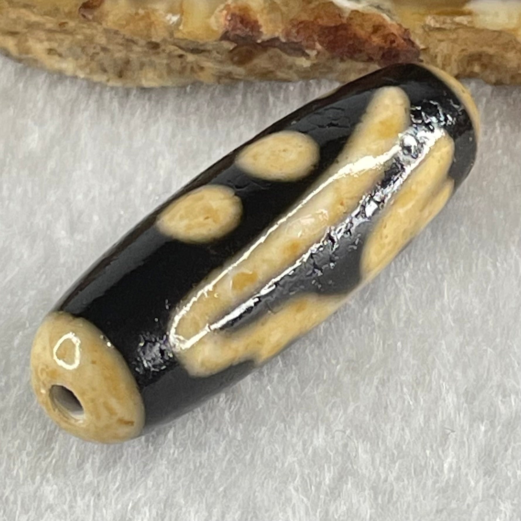 Natural Powerful Tibetan Old Oily Agate Thousand Hand Zha Ji La Mu Dzi Bead Heavenly Master (Tian Zhu) 千手扎基拉姆天珠 8.39g 37.5 by 12.2mm - Huangs Jadeite and Jewelry Pte Ltd
