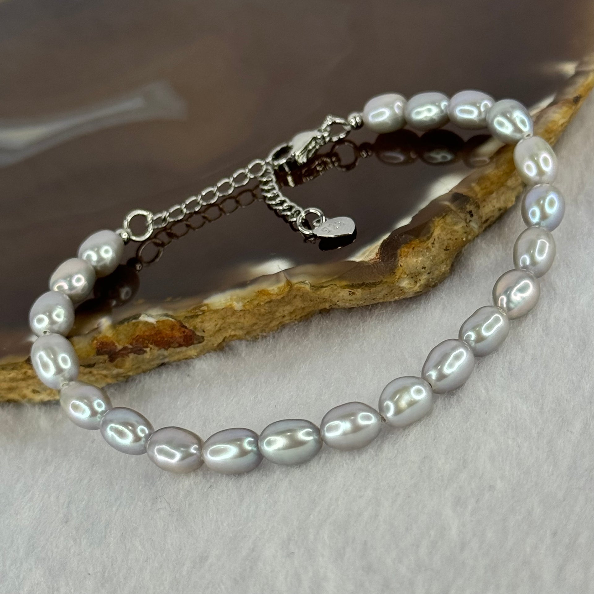 Natural Grey Pearl in S925 Sliver Bracelet 天然灰珍珠925银手链 8.01g 14cm 5.6mm 21 Beads - Huangs Jadeite and Jewelry Pte Ltd