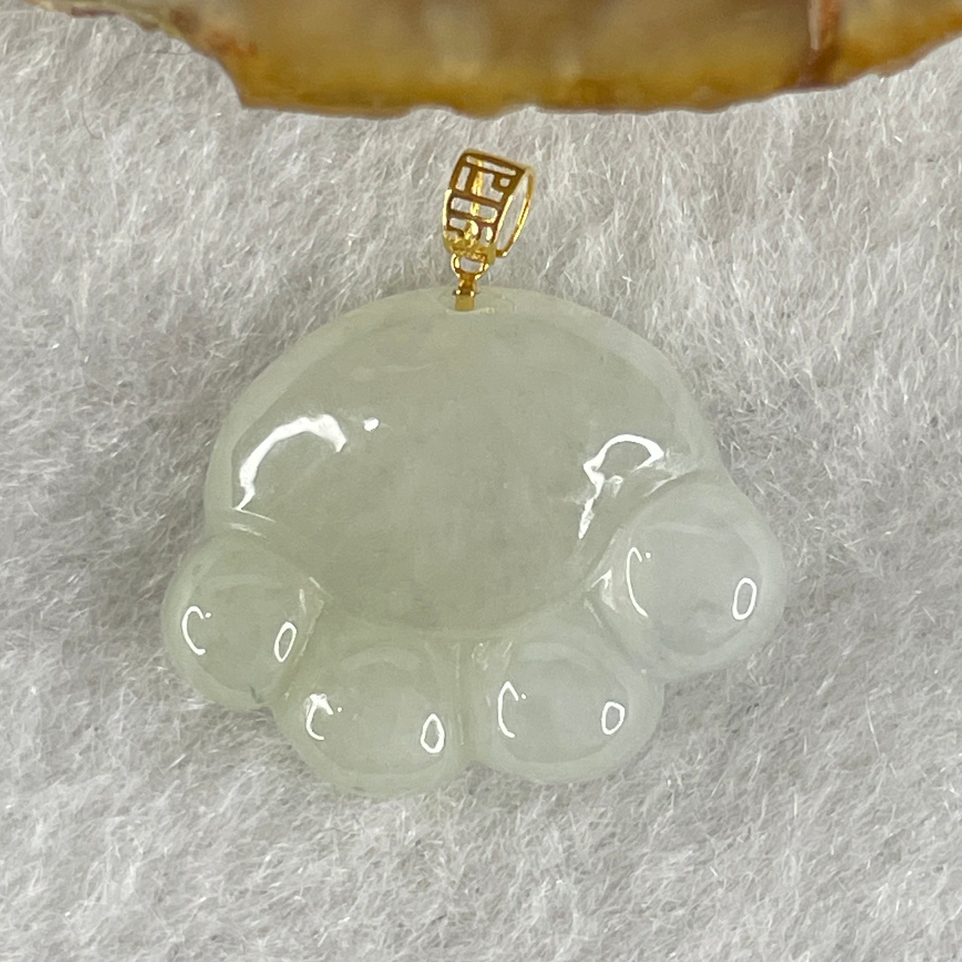 Natural Type A Light Green Jadeite Paw Pendant in 18K Yellow Gold Clasp 2.26g 17.9 by 14.2 by 4.6mm - Huangs Jadeite and Jewelry Pte Ltd