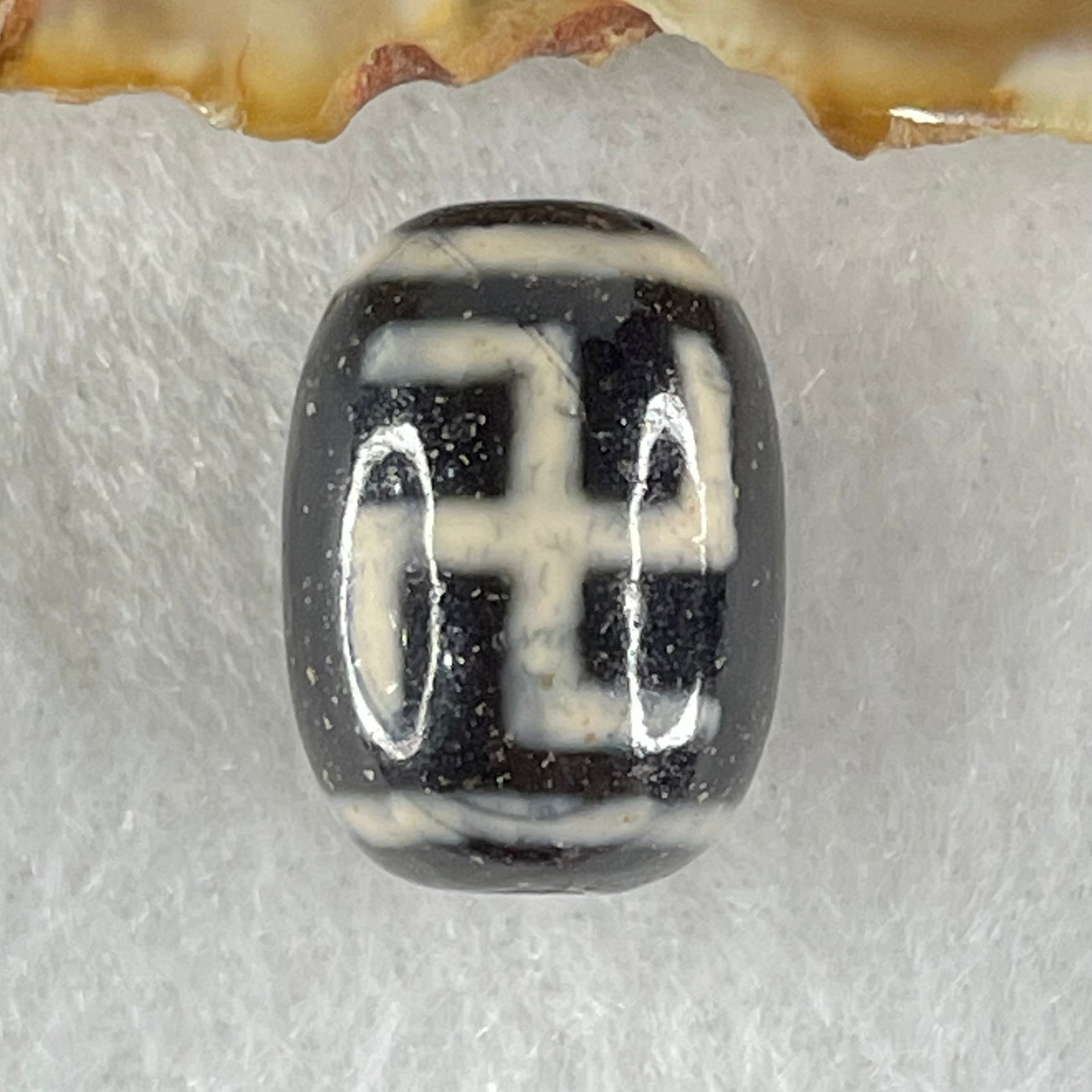 Natural Powerful Tibetan Old Oily Agate 1 Eye With Swastika Dzi Bead (Hotu Dzi) 4.29g 17.5 by 12.7mm - Huangs Jadeite and Jewelry Pte Ltd
