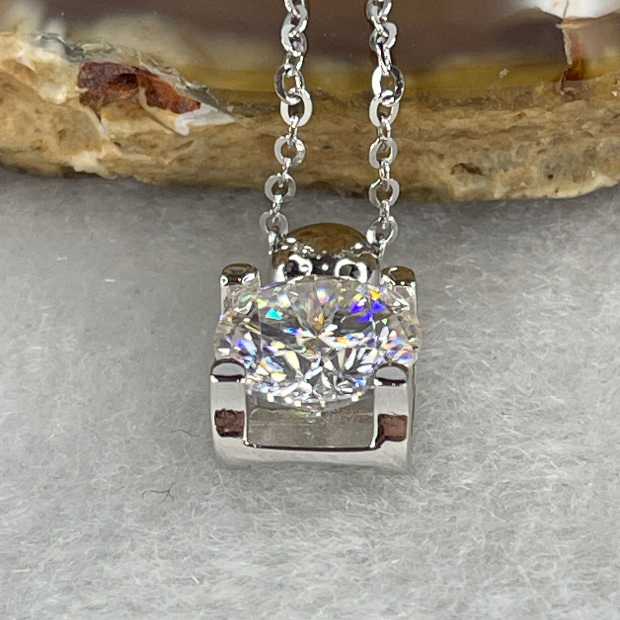 2.0ct Round Brilliant Moissanite Solitaire Necklace S925 Silver - 8mm D Color Diamond Simulant Pendant - 39-44cm Adjustable Floating Necklace 2.60g