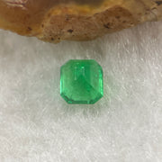 Natural Colombia Green Emerald (Beryl) Cut-Cornered Rectangular step cut 0.68ct 5.3 by 4.9 by 3.9mm - Huangs Jadeite and Jewelry Pte Ltd