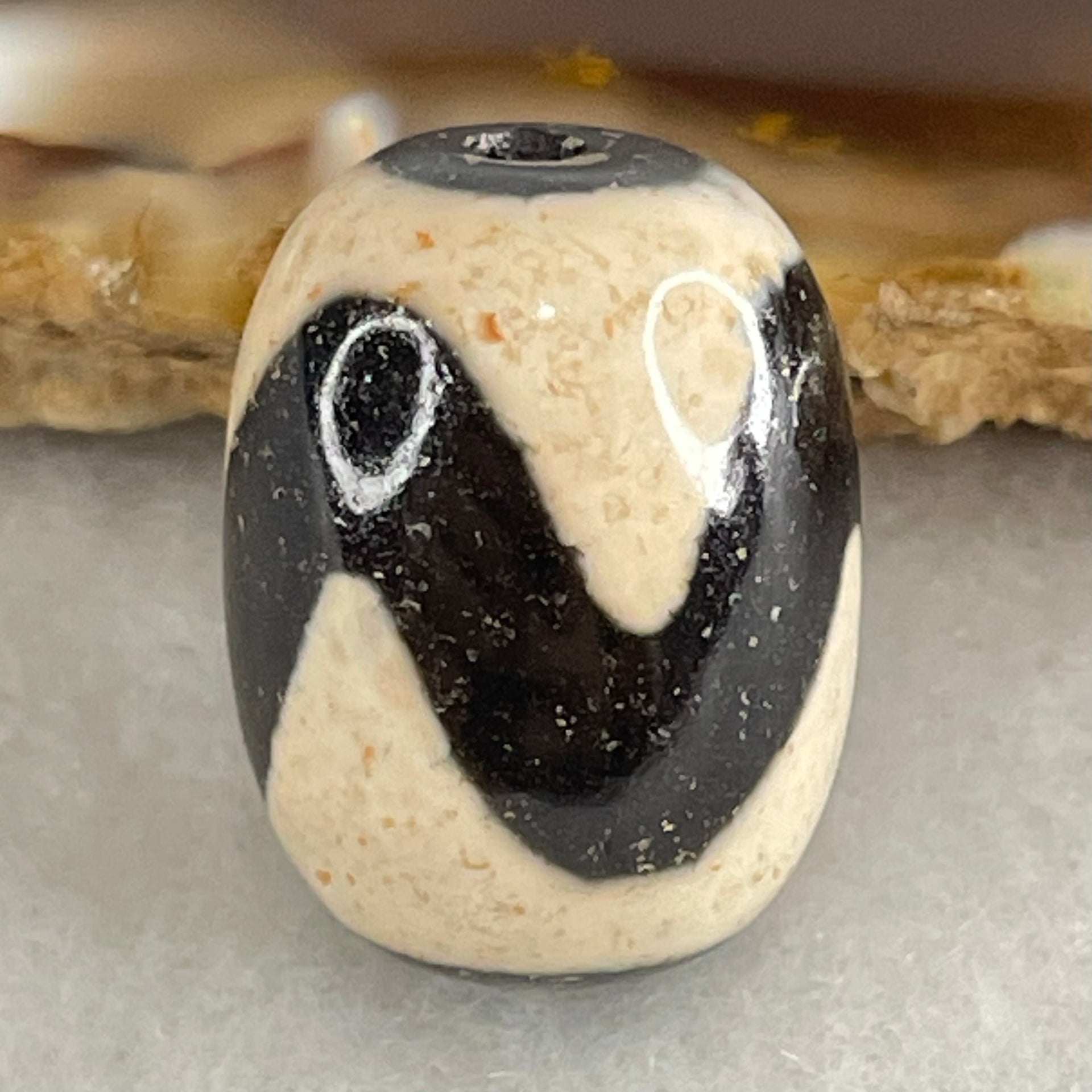 Natural Powerful Tibetan Old Oily Agate Tiger Tooth Daluo Dzi Bead Heavenly Master (Tian Zhu) 虎呀天诛 4.82g 17.7 by 13.2mm - Huangs Jadeite and Jewelry Pte Ltd