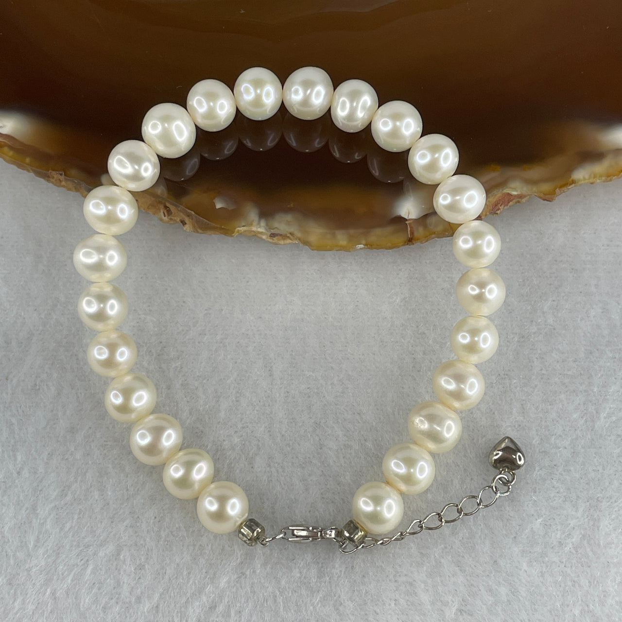 Natural Fresh Water White Pearl Bead Bracelet | Classic Iridescent Cultured Pearl Jewelry (12.49g | 15cm–17cm | 7.4mm Beads | 24 Beads)