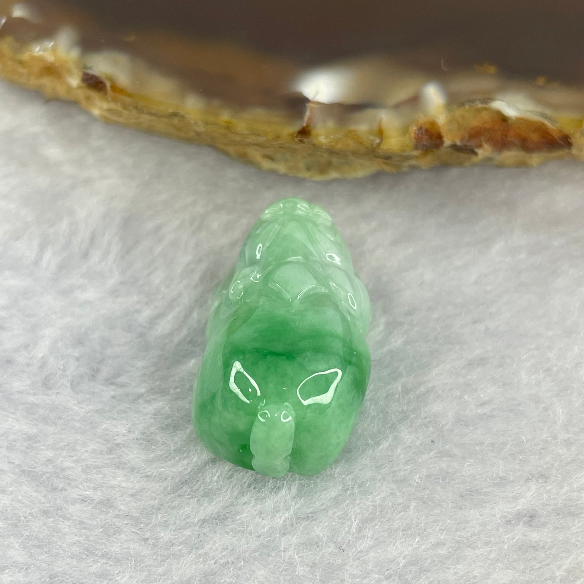 Type A Bright Green with Faint Lavender Jadeite Pixiu Pendent A货辣绿和浅紫罗兰翡翠貔貅吊坠 5.51g 23.0 by 14.0 by 9.6 mm - Huangs Jadeite and Jewelry Pte Ltd