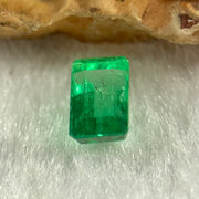Natural Colombia Green Emerald (Beryl) Cut-Cornered Rectangular step cut 0.80ct 6.4 by 3.9 by 3.6mm - Huangs Jadeite and Jewelry Pte Ltd
