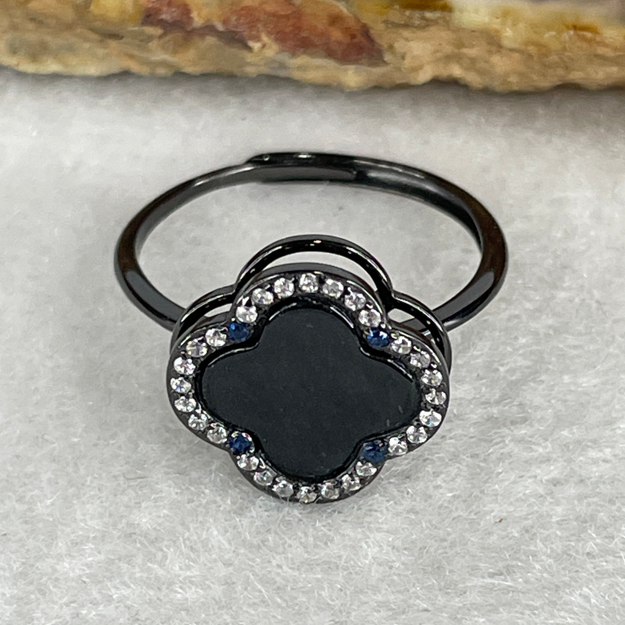Type A Fully Translucent Black Omphacite Jadeite Spinning Four-Leaf Ring | Kinetic Anti-Anxiety | Blackout Rhodium over S925 Silver | Adjustable Sizing (2.30g 9.8x1.5mm)