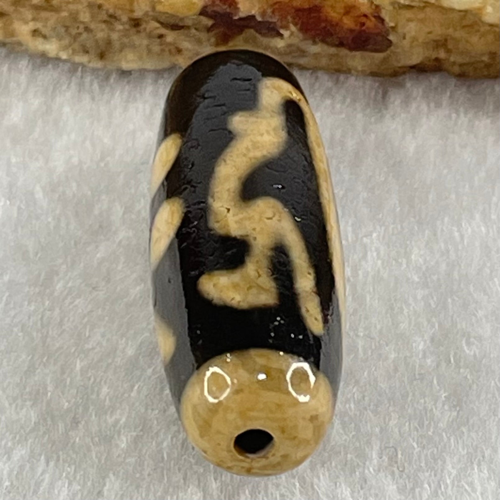 Natural Powerful Tibetan Old Oily Agate Thousand Hand Zha Ji La Mu Dzi Bead Heavenly Master (Tian Zhu) 千手扎基拉姆天珠 9.03g 39.9 by 12.4mm - Huangs Jadeite and Jewelry Pte Ltd